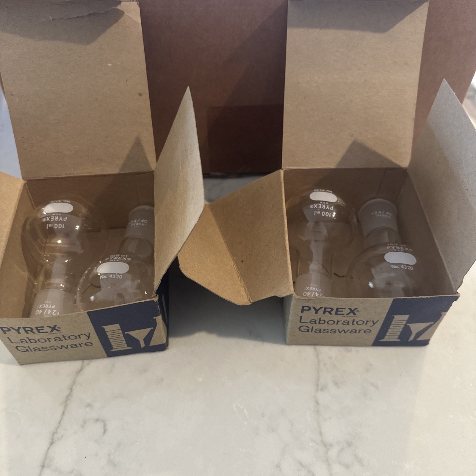 2 Boxes of 2 – 100ml Pyrex 4320 Boiling Flask, Round bottom, Short Neck, 24/40