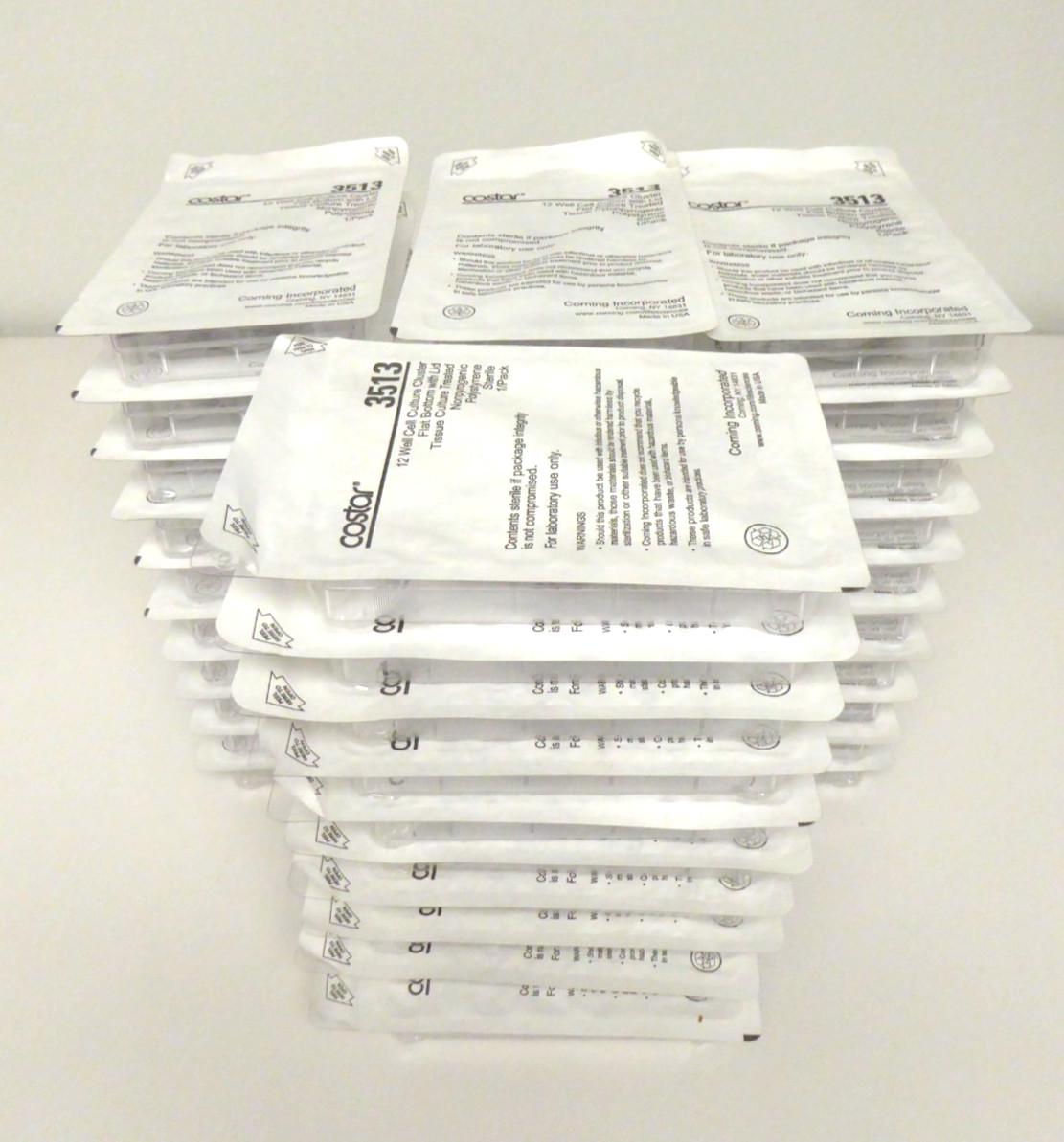 Corning Costar 3513 – 12 Well Clear Flat Bottom PS Microplates w/Lid, 40CT