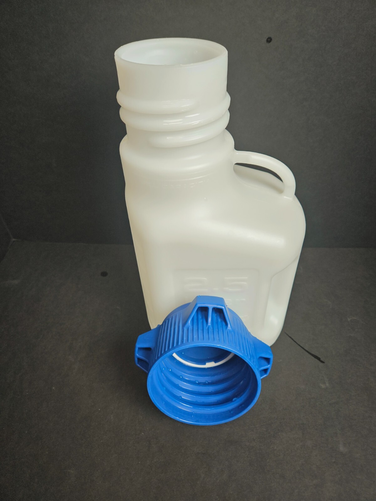 VWR Carboy HDPE 2.5 L with Screw Cap