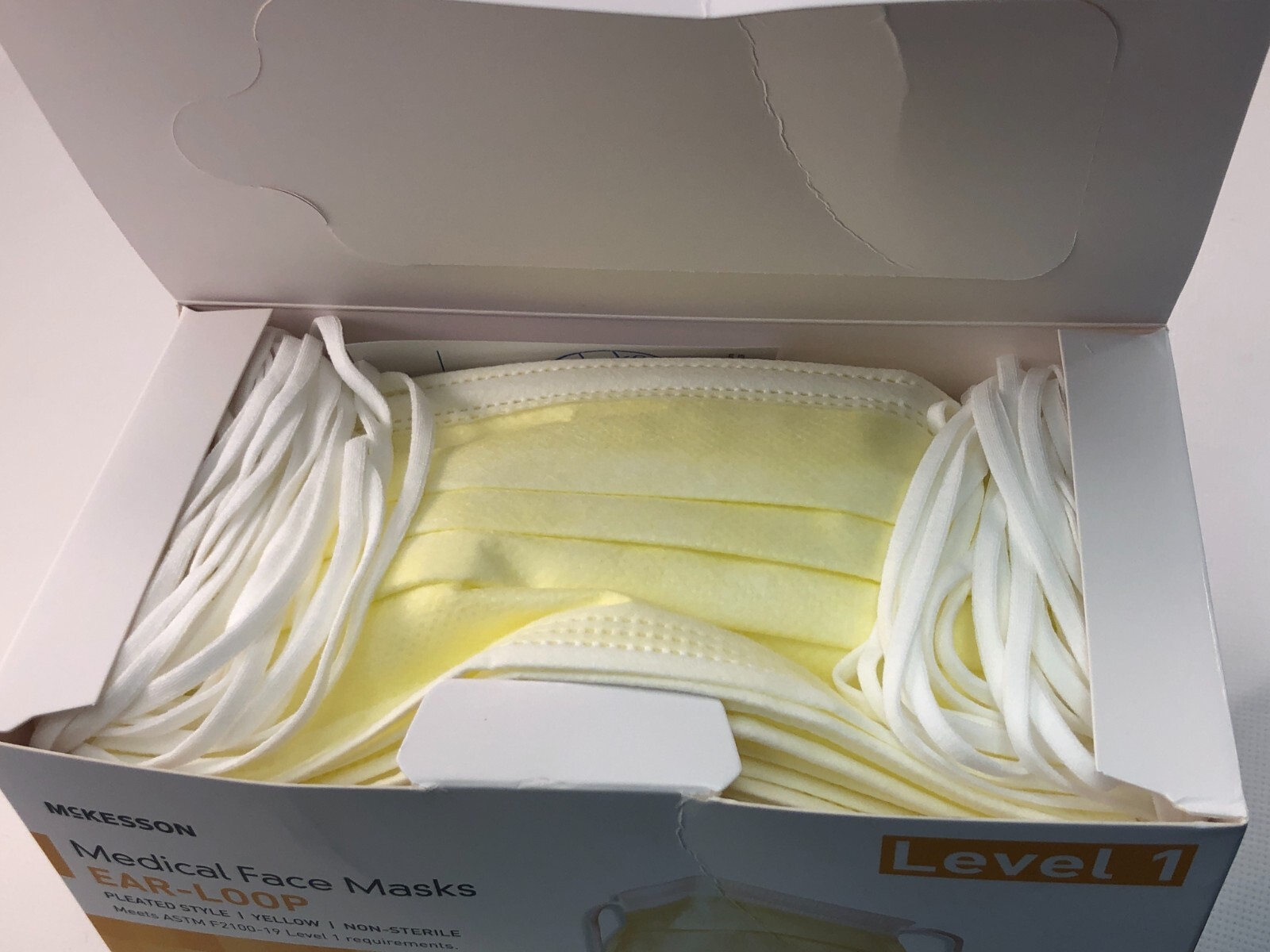McKesson Procedure Mask Pleated 50 per Box 91-2101 Yellow