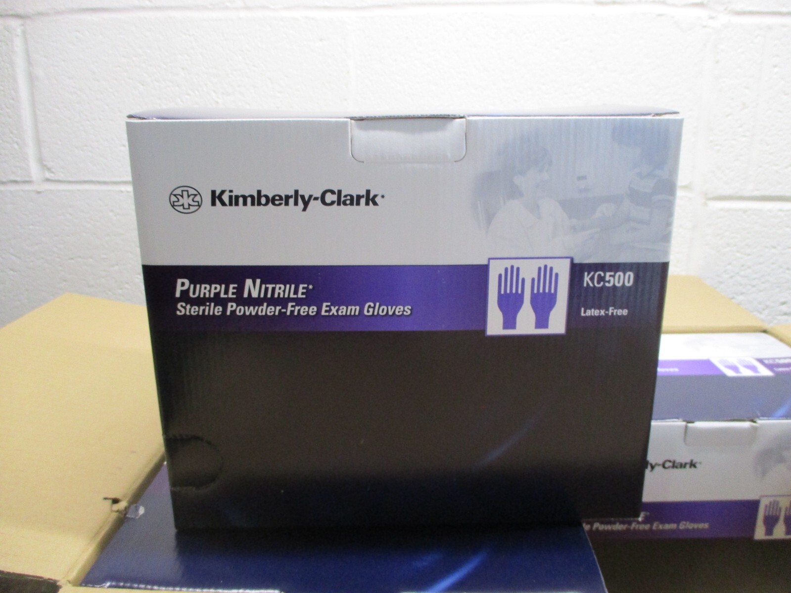 200 PAIR Kimberly-Clark 55093 Sterile Purple Nitrile Exam Gloves Large 04/2025