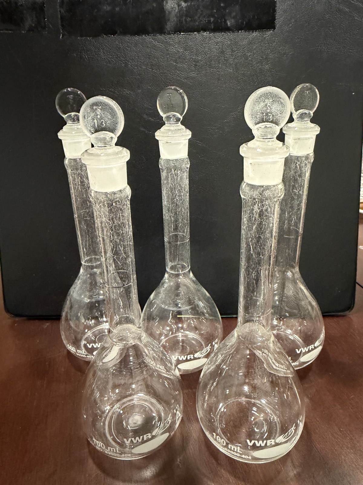 Lot of 5 VWR Glass 100mL TC Class A Volumetric Flask w/ #13 Stopper 89000-404