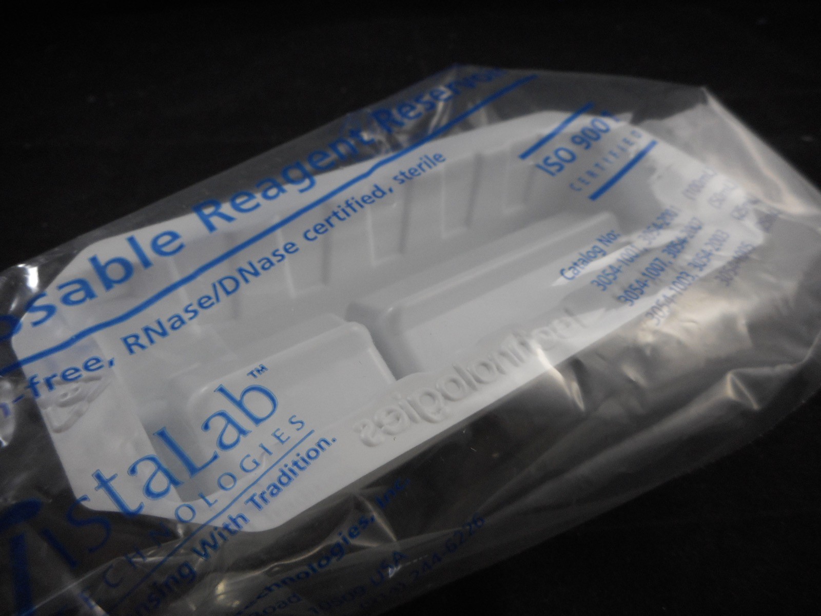 VISTALAB Plastic 25mL Two-Compartment Divided Tray Disposable Reagent Reservoirs