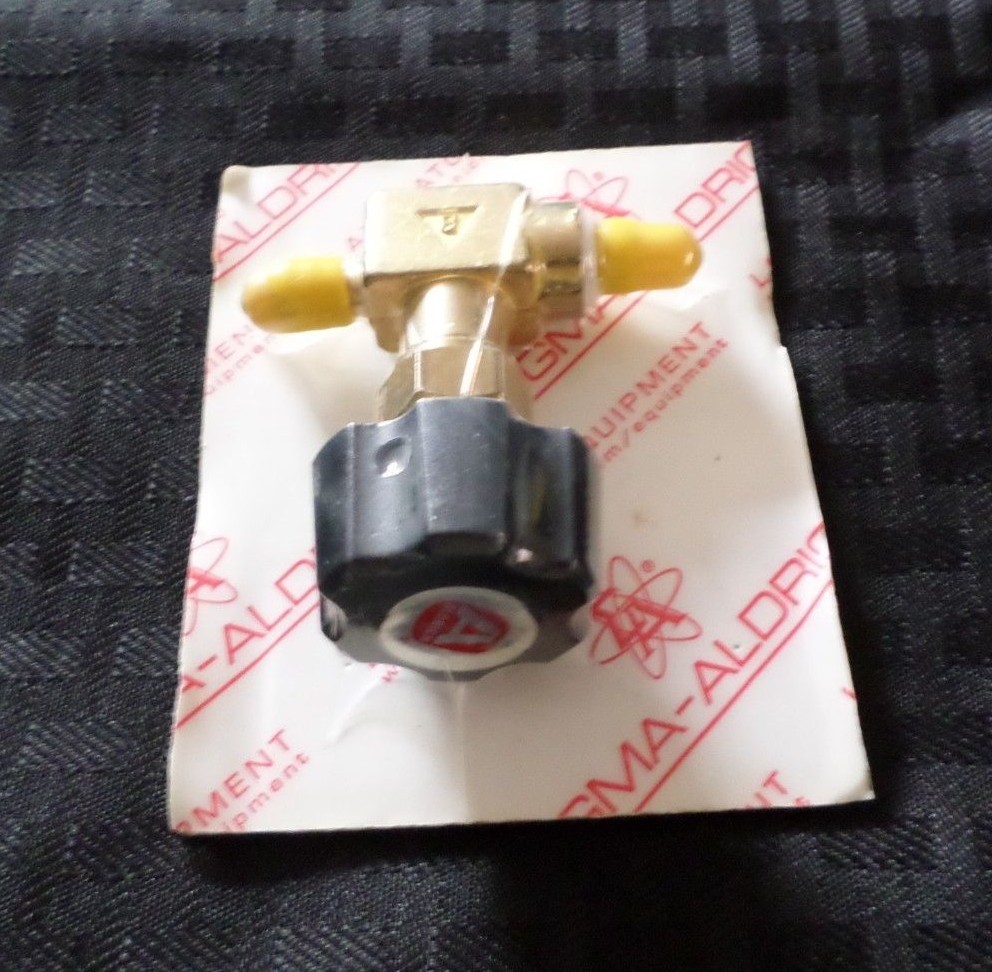 Sigma Aldrich Lecture Bottle Control Valve for 1/4″ Hose, Brass, Z146943