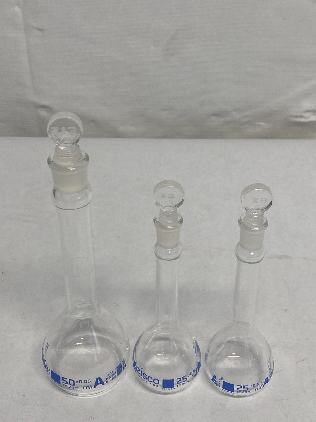 New EISCO 25mL 25mL & 50mL Class A Glass Volumetric Flasks w/ Stoppers CH0441
