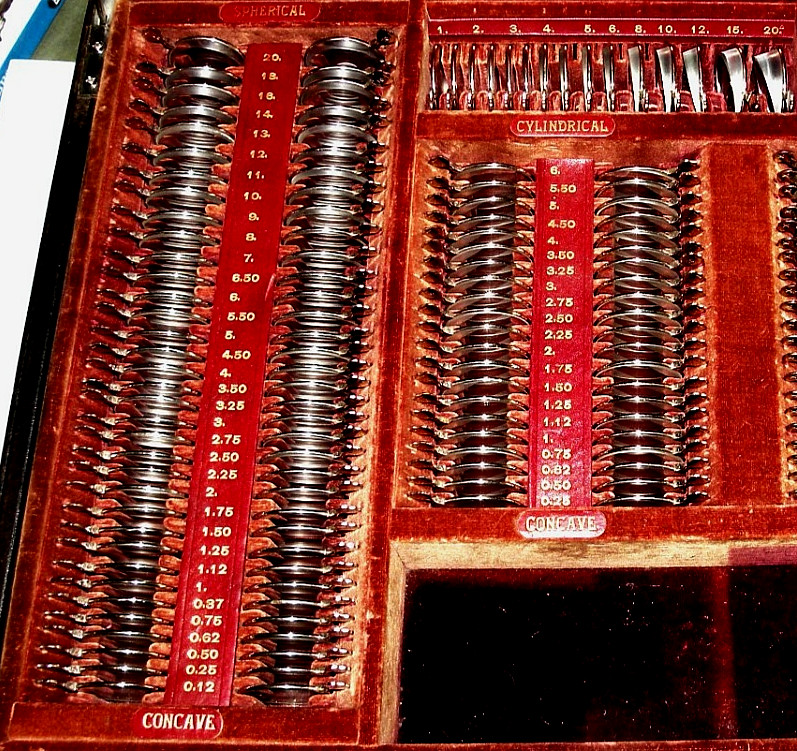 ((100% COMPLETE SET)) ANTIQUE AMERICAN OPTICAL OPHTHALMIC OFFICE TRIAL LENS SET