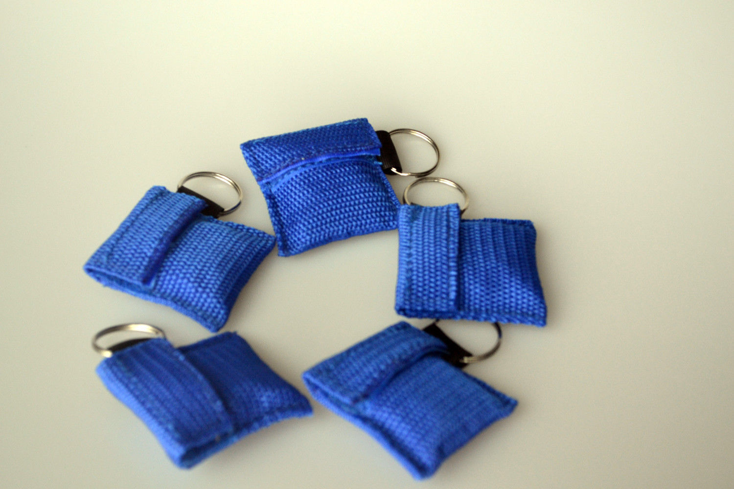200pcs Random Color CPR No Label Nylon Keychain Transparent CPR Mask CPR Kits