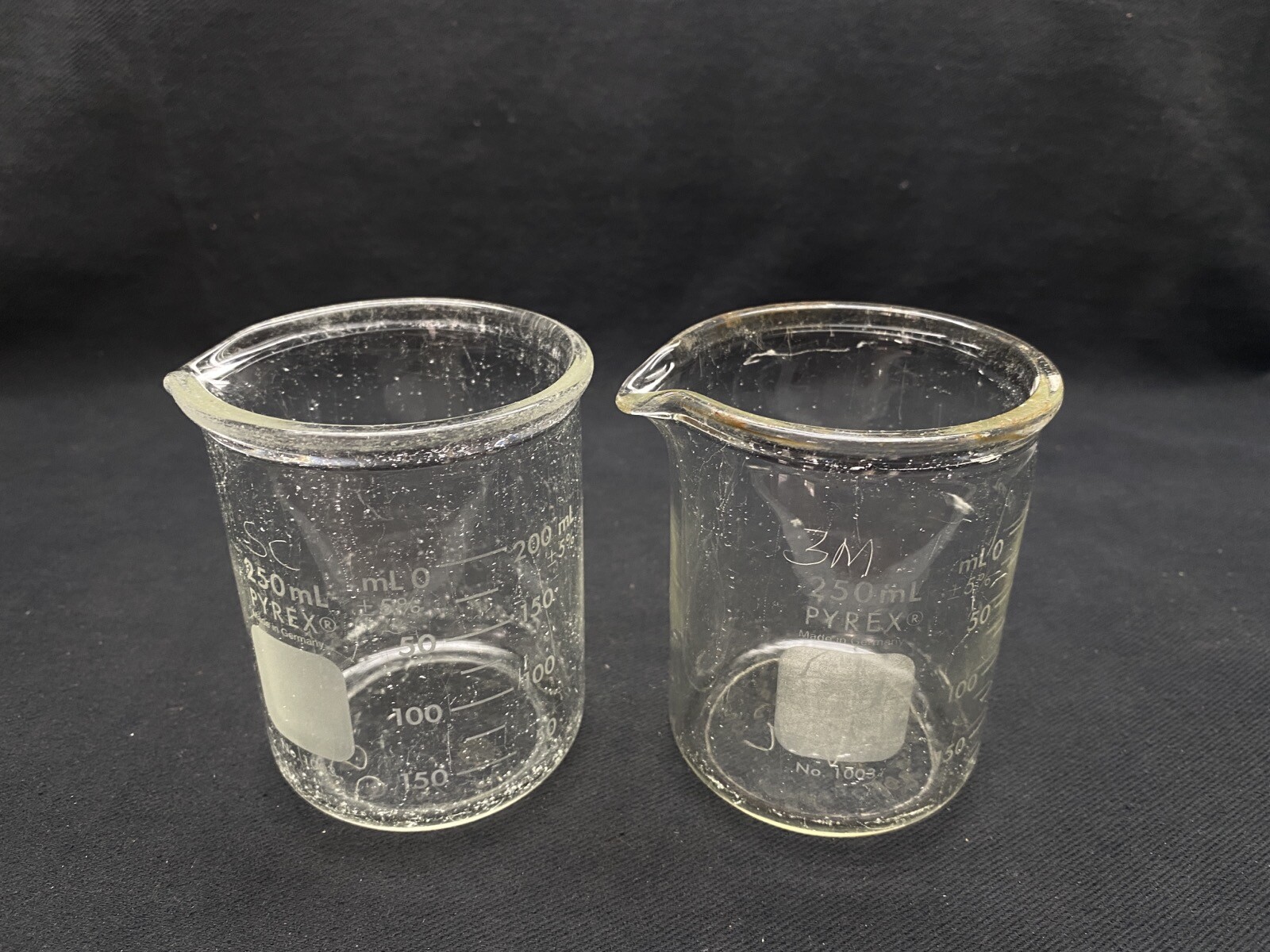 Lot of (2) Corning Pyrex Glass 250mL Heavy Duty Graduated Beaker 1003-250