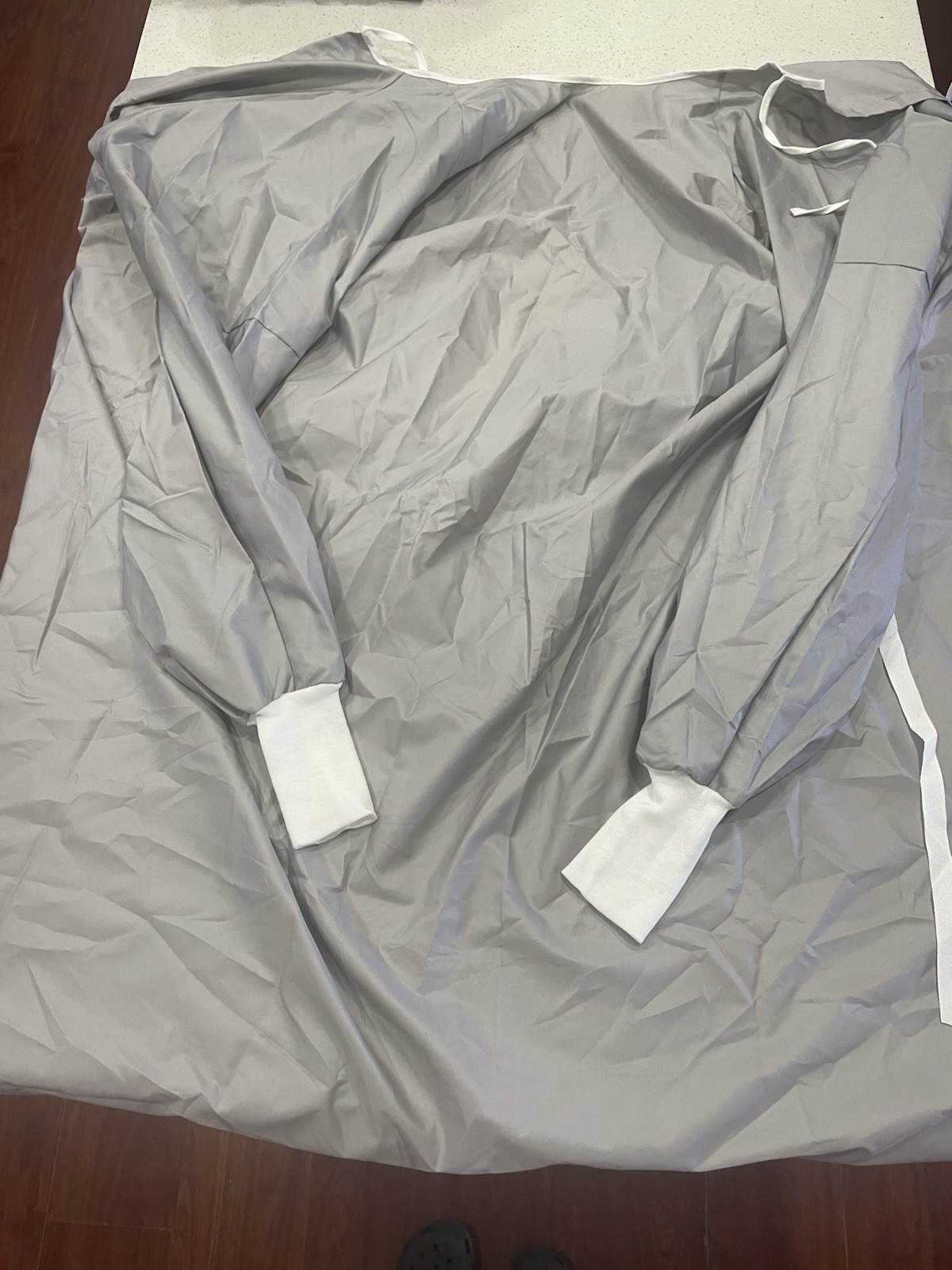 MEDLINE REUSABLE FLUID-RESISTANT POLYESTER ISOLATION GOWNS LEVEL 1 GREY quant :1