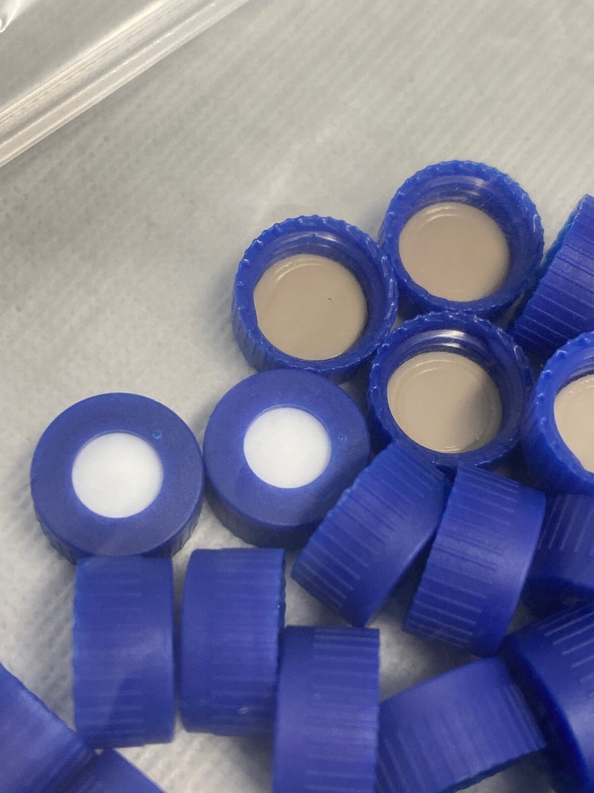 (1293) Laboratory 9mm Blue PP Screw Caps with White PTFE Septa Liner for Vials