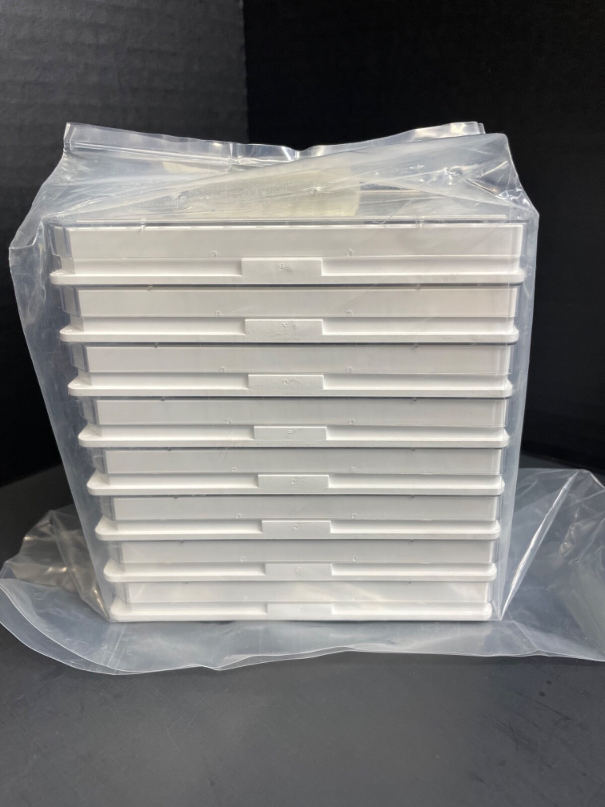 Greiner Bio-One Microplate with Lid 96 Well Half Area Pack of 8 Plates