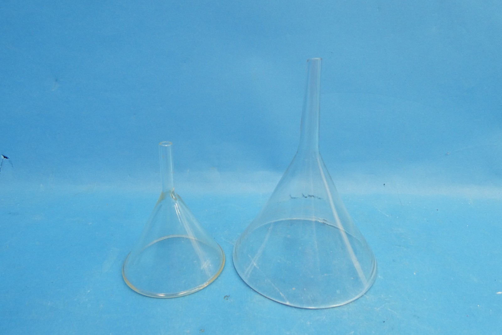 Pyrex 60 Degree Lab Laboratory Equipment Glass Funnels Scientific
