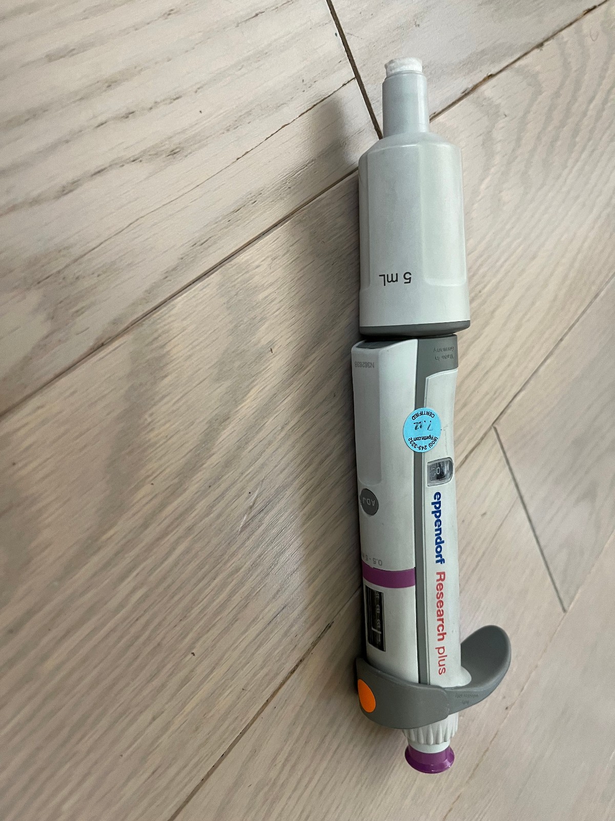 One Eppendorf Research Pipette Plus 0.5-5 ml pipet variable warranty