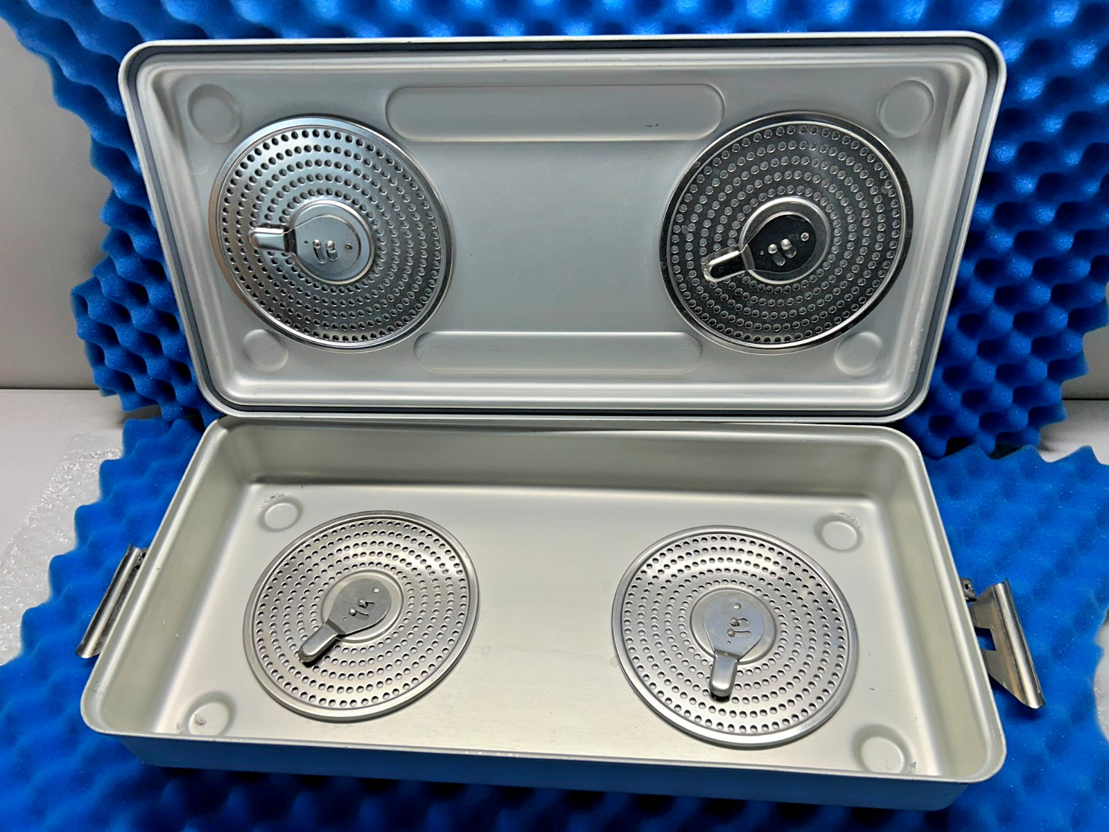 CASE MEDICAL STERITITE SOLID BOTTOM STERILIZATION CONTAINER SC04FG 23.5″x 11″x4″