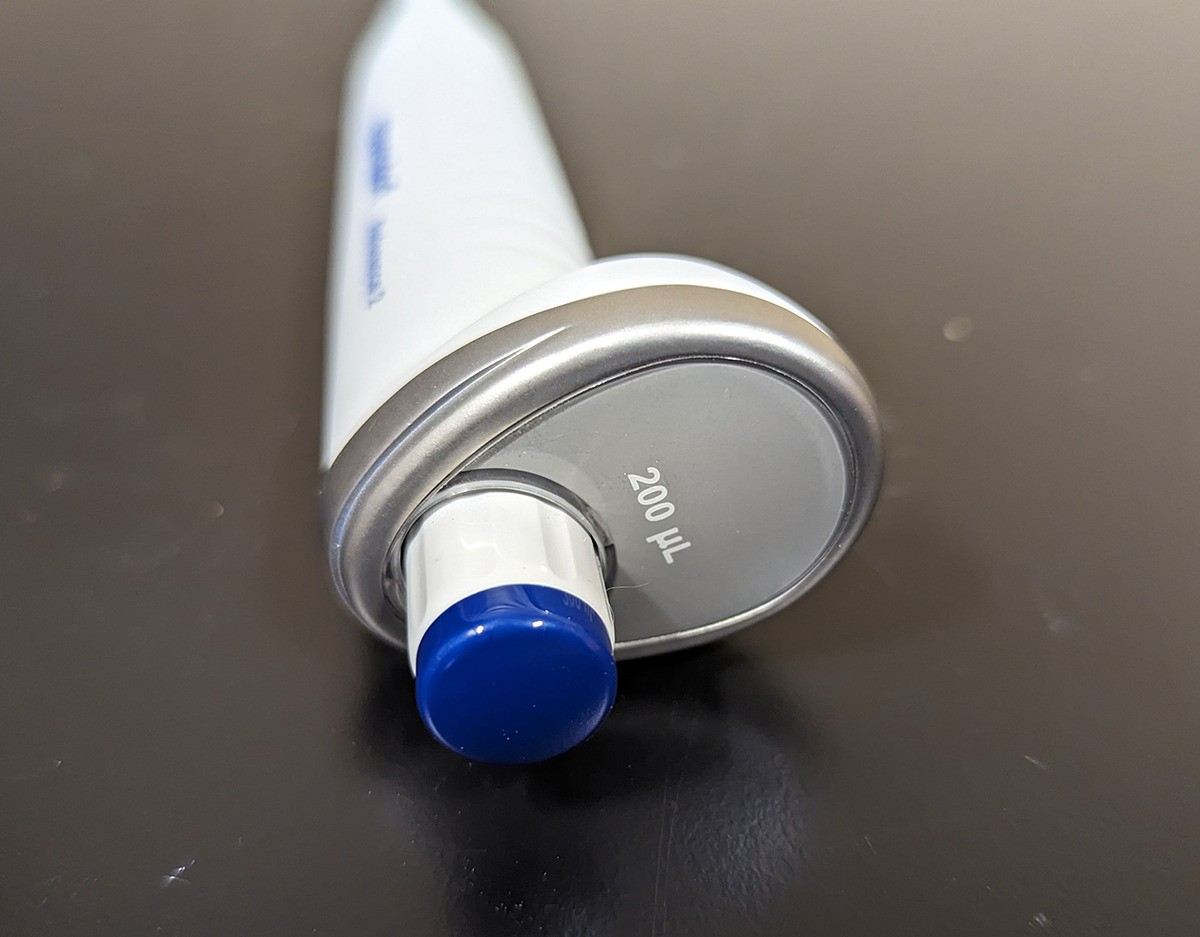 Eppendorf Reference 2 Pipette Fixed Volume 200uL Blue 4925000120