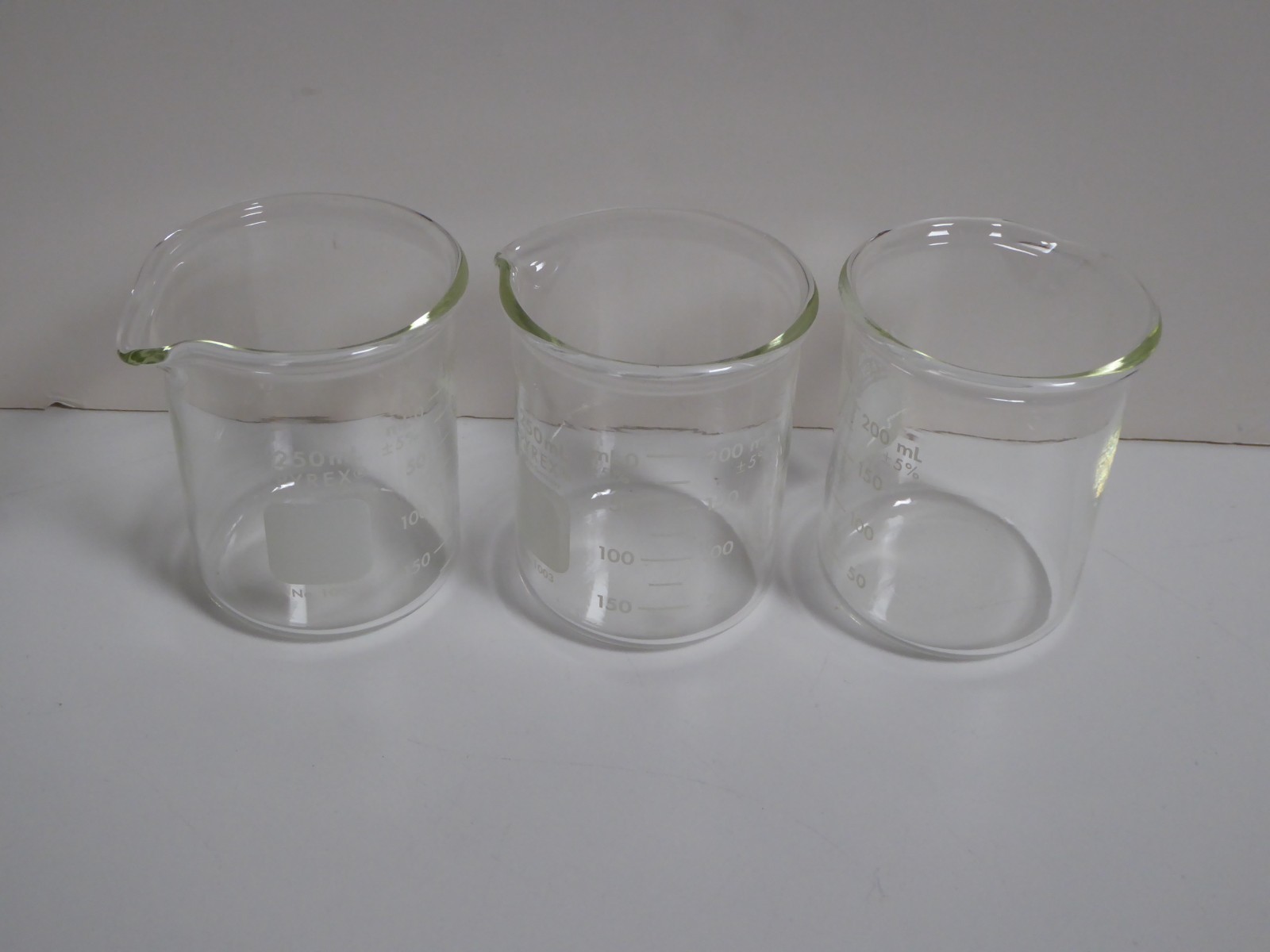 PYREX 1003-250 Heavy Duty Griffin 250 mL Beaker, Graduated 3CT