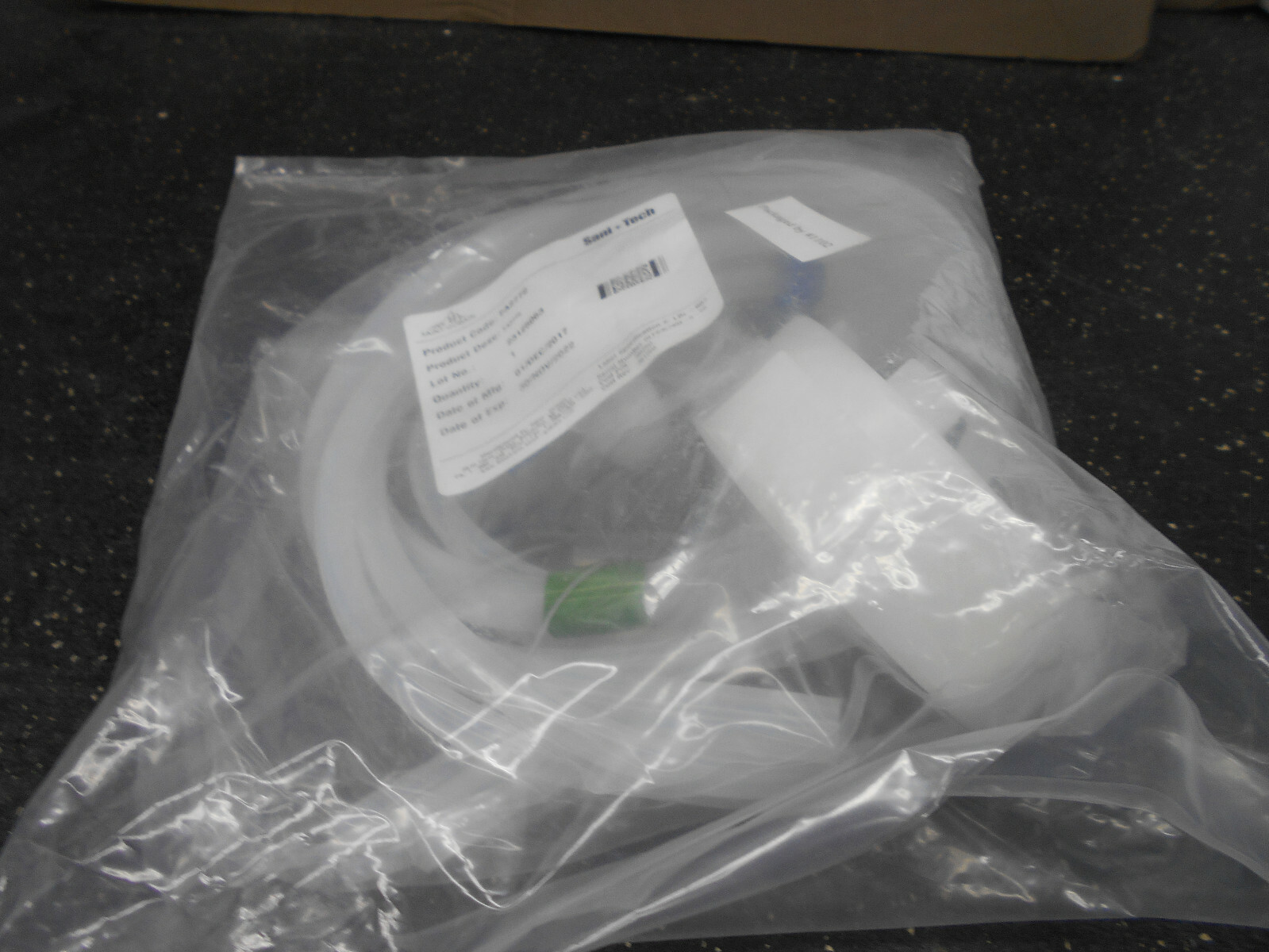 SAINT GOBAIN FA2772 TUBING W/ SCREW ON CAP AND FILTER ASSEMBLY