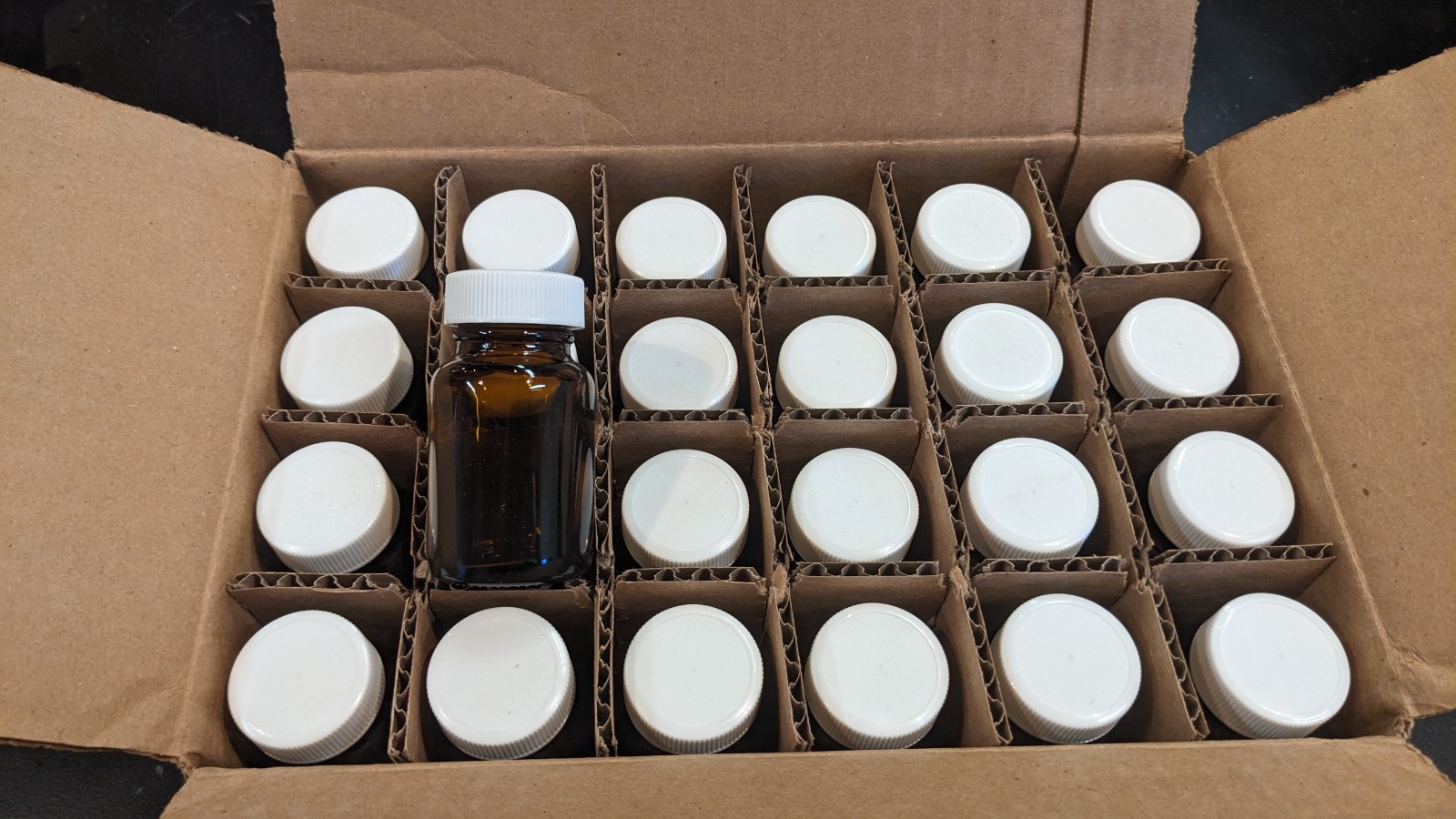 Wheaton W216945 Amber Glass Packer Bottles 30mL 1oz Case of 24 White PTFE Caps