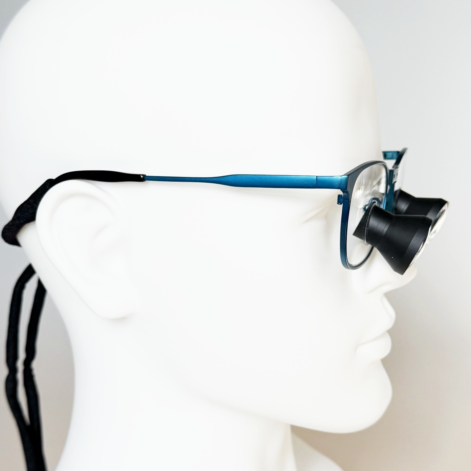 2.5X 3X 3.5X Optional Blue Titanium Frame TTL Dental Surgical Loupes Customized