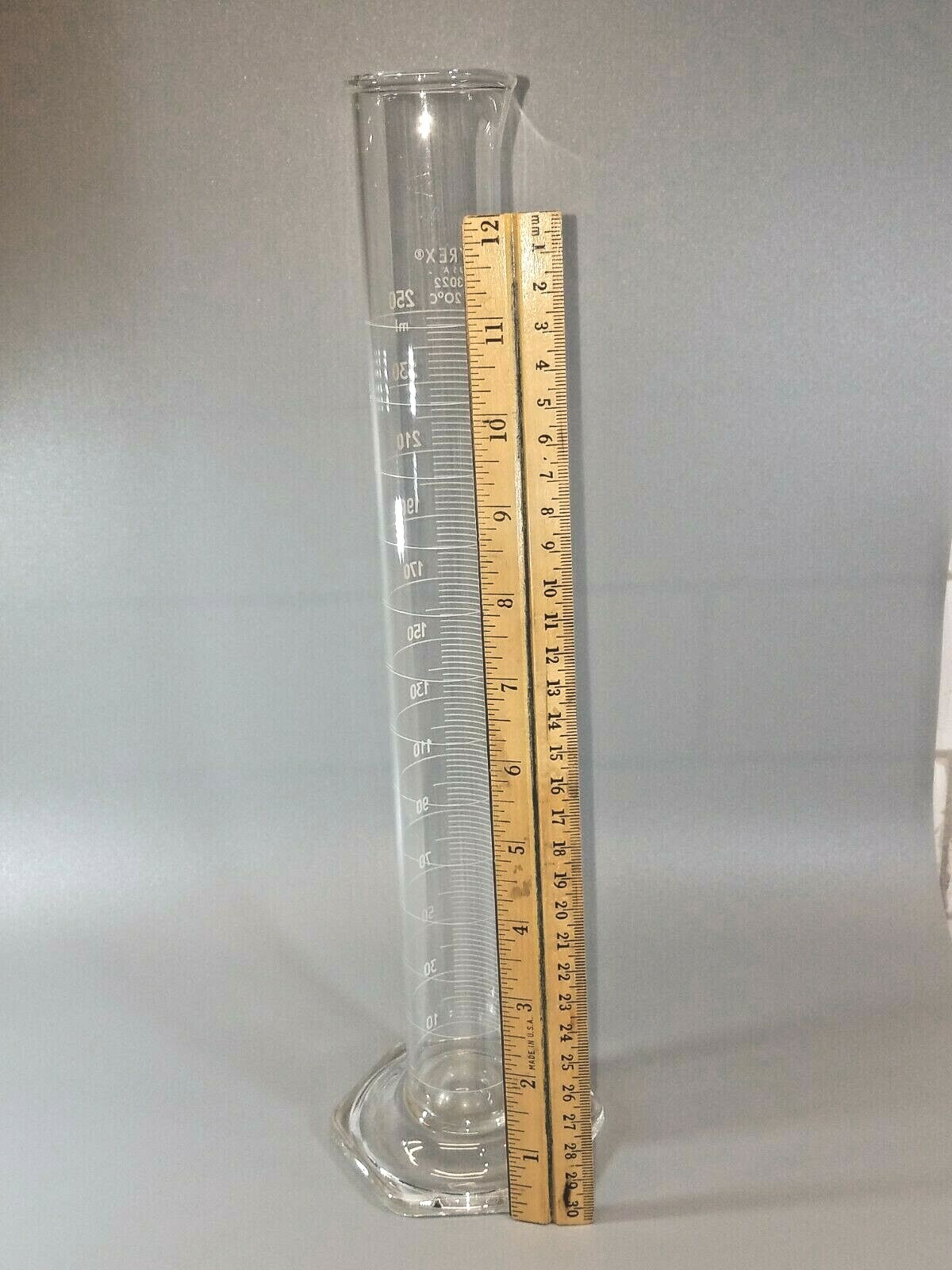 Pyrex 250 ml Graduated Cylinder Hex Base No. 3022 TC 20 C