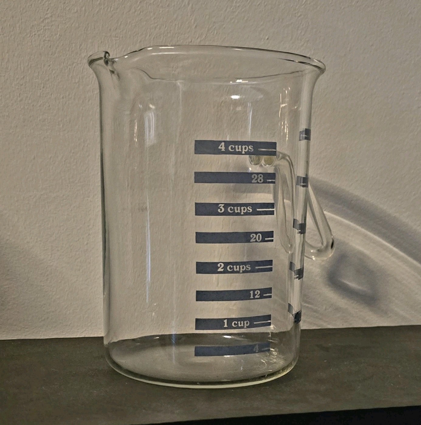 Borosilicate Glass Chemistry Lab Beaker Measuring Cup Pour Spout Handle 1000 ML
