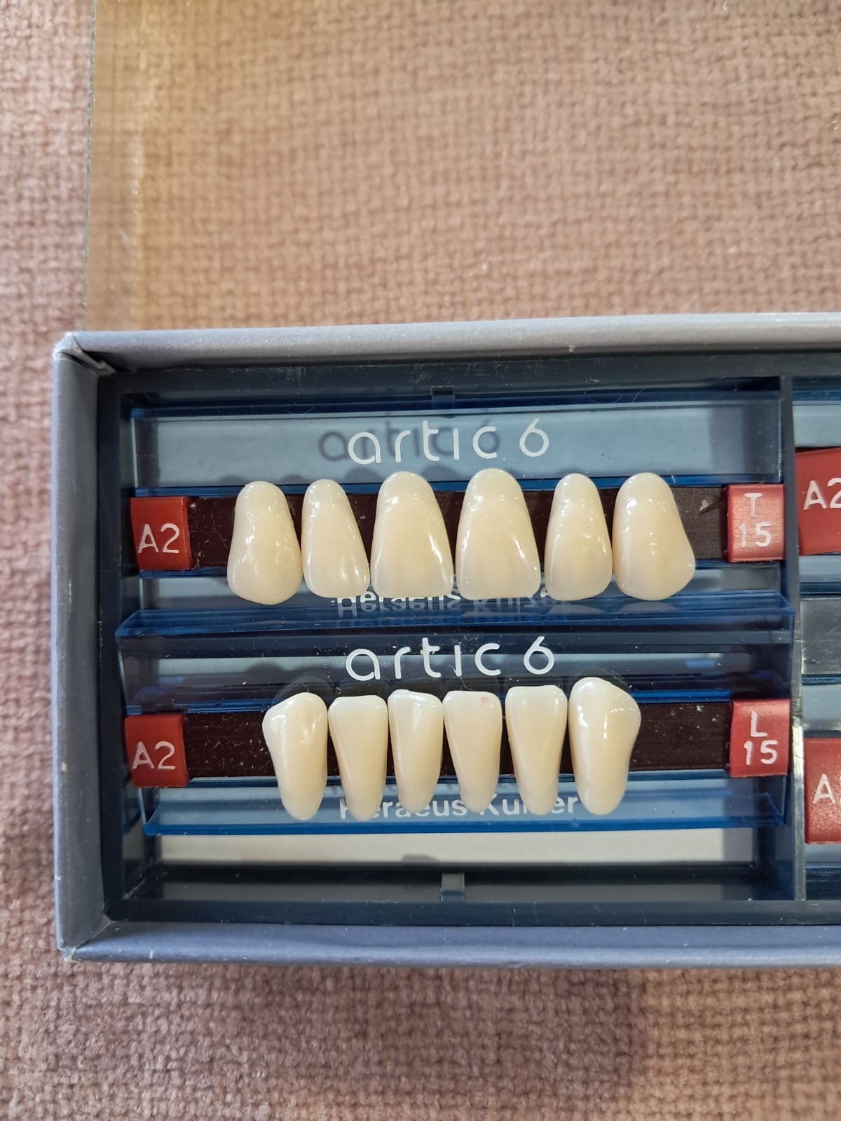 Heraeus Kulzer Artic Acrylic Teeth Sample Pack – 4 Cards – Shade A2 – Germany