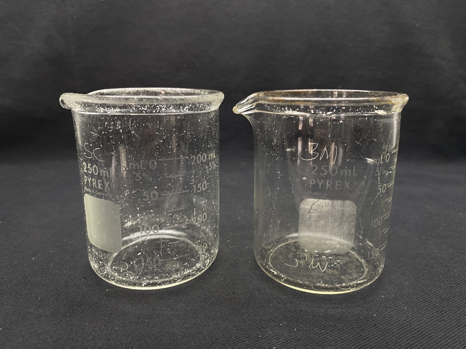 Lot of (2) Corning Pyrex Glass 250mL Heavy Duty Graduated Beaker 1003-250