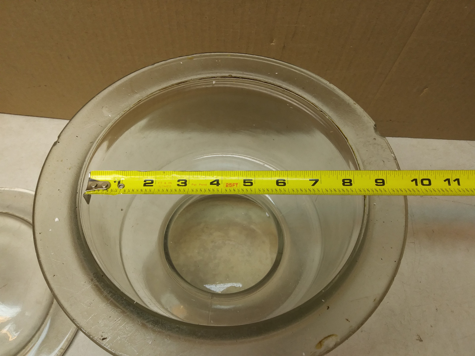 glass dessicator 8″, no tray