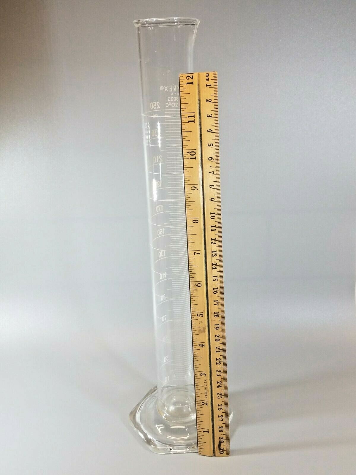 Pyrex 250 ml Graduated Cylinder Hex Base No. 3022 TC 20 C