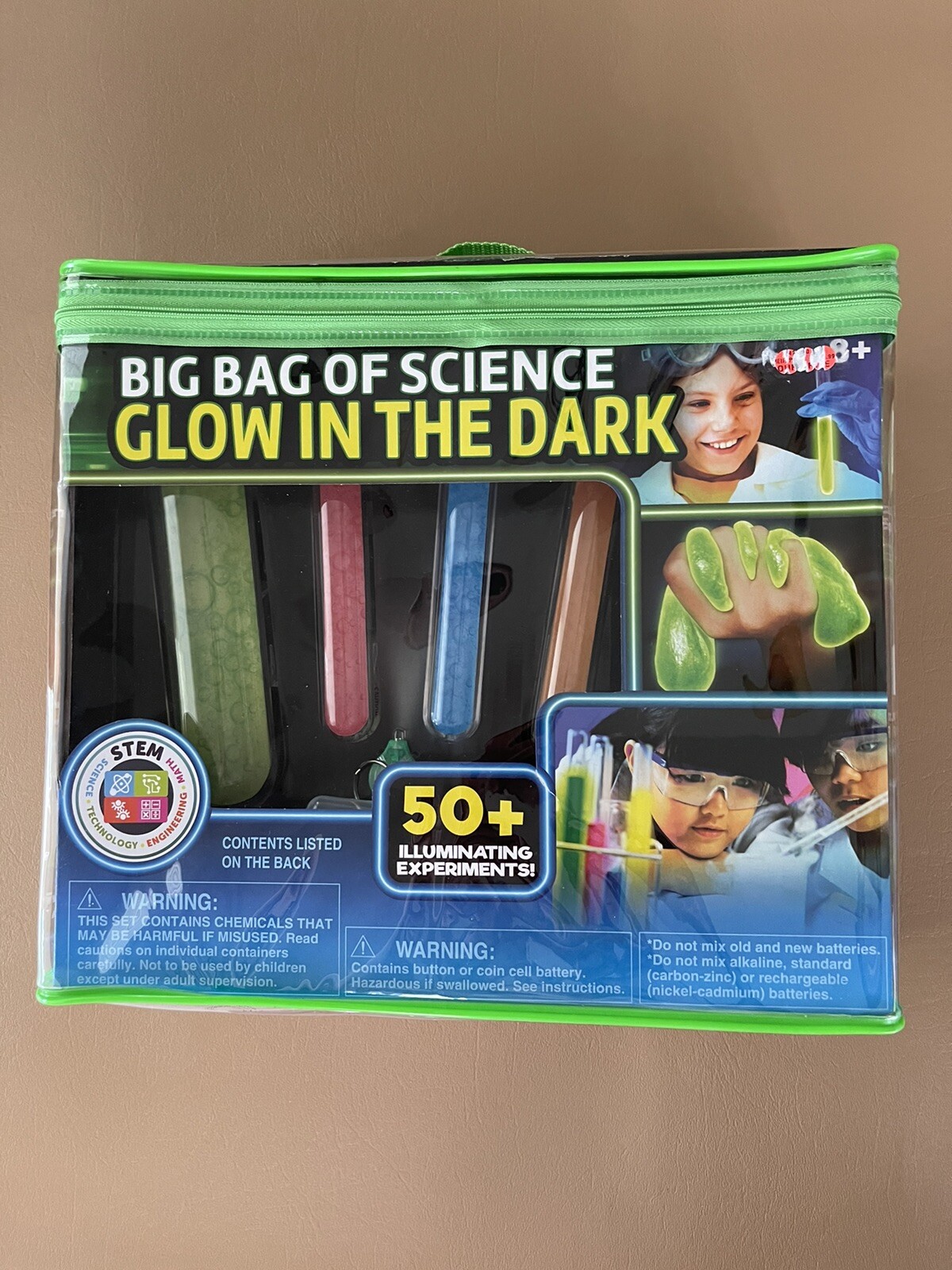 Be Amazing Toys BAT2332 Big Bag of Glow In The Dark Science