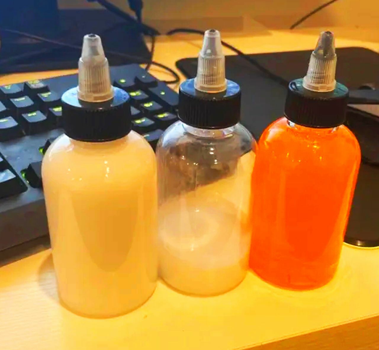cLeAr SquEEze Dispenser 4 oz NOZZLE BOTTLE easy pour twist cap liquids paint dye