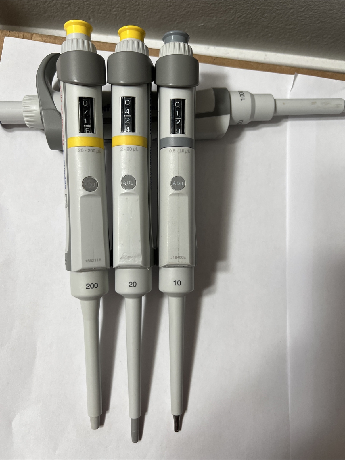 Set of 4 Eppendorf Research Plus Pipette 10,20,200,1000uL Pipetman +Tip Boxes