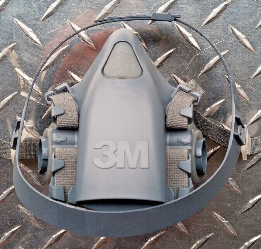 3M Half-Mask Half Facepiece Reusable Respirator 7501 Silicone New Size Small