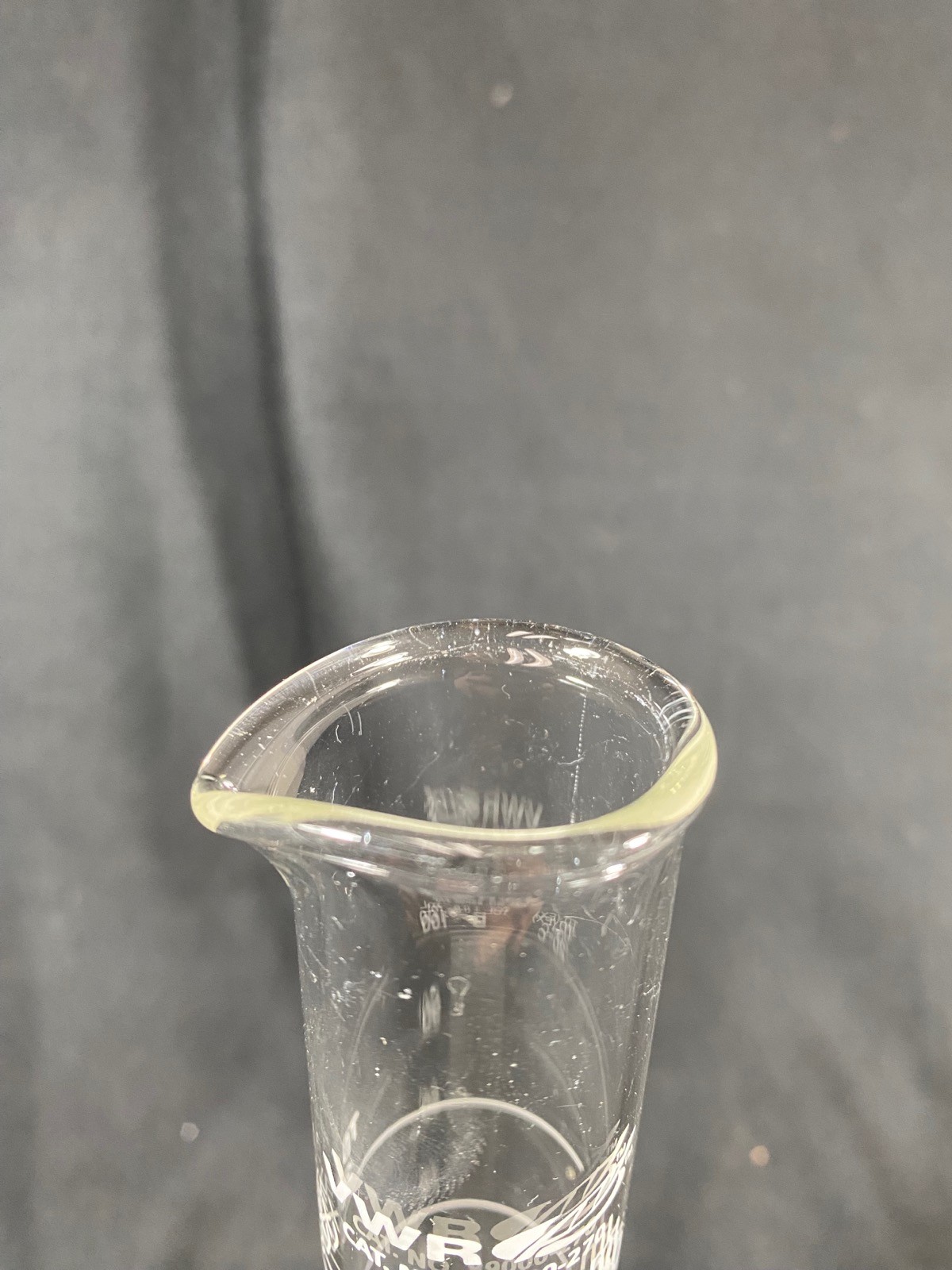 VWR Glass 100mL Single Metric Scale TD Class B Graduated Cylinder 89000-270