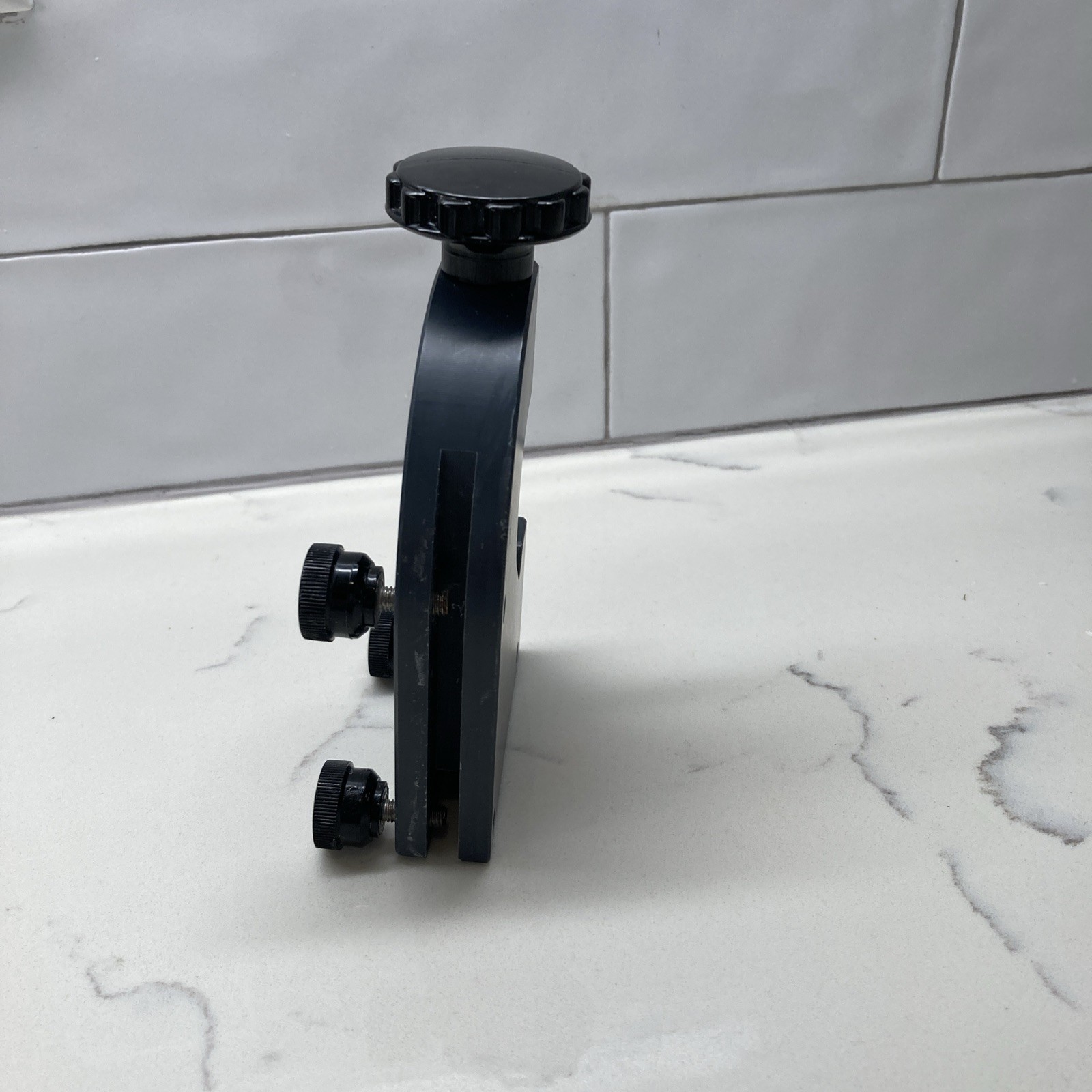 ICU MOUNT HOLDER FOR IV POLE MOUNTING MONITORING (LAM-3020)