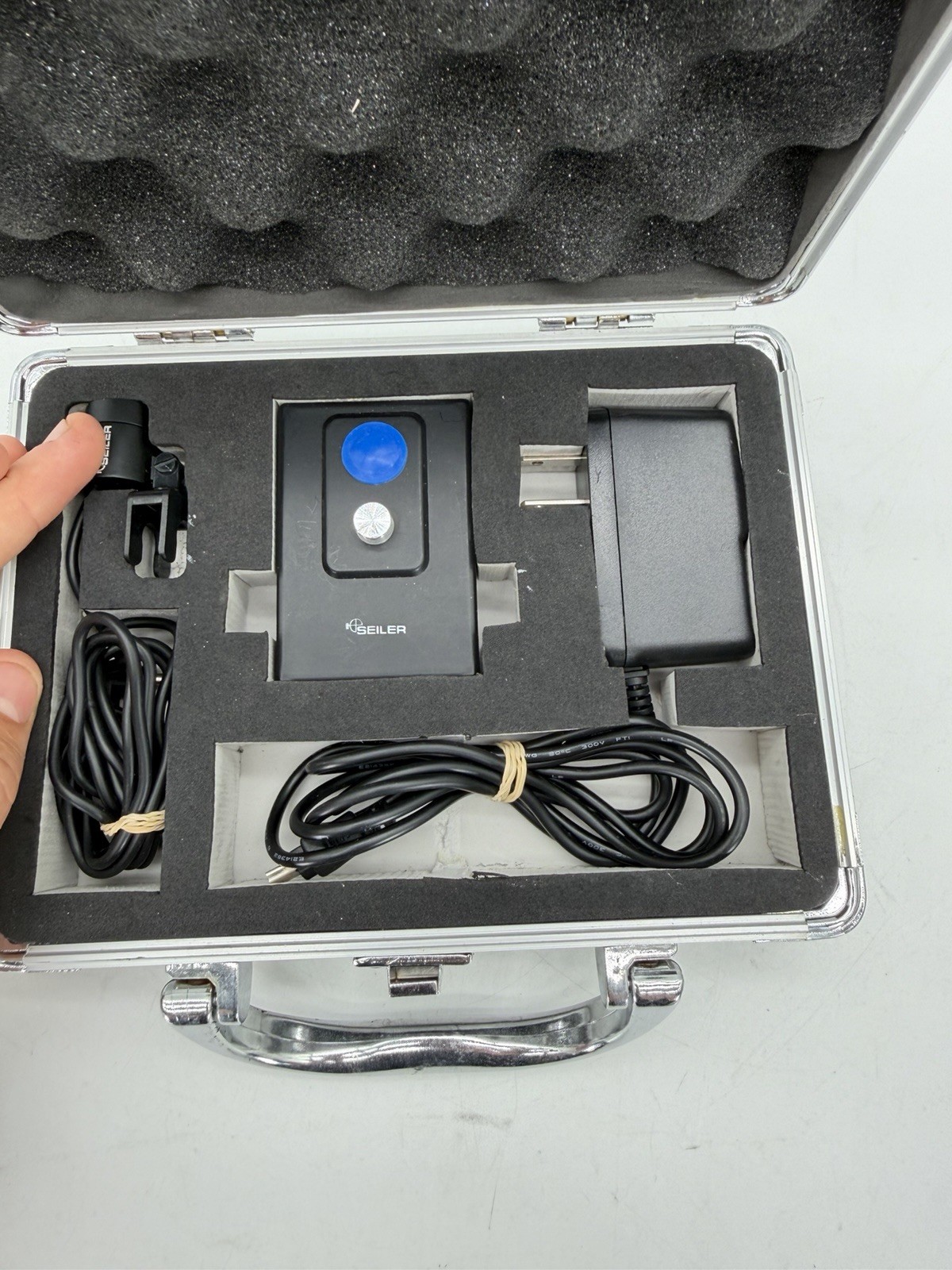 Seiler Loupe LED Light W/ Battery Pack – Charger – Case Tested (Read Desc)