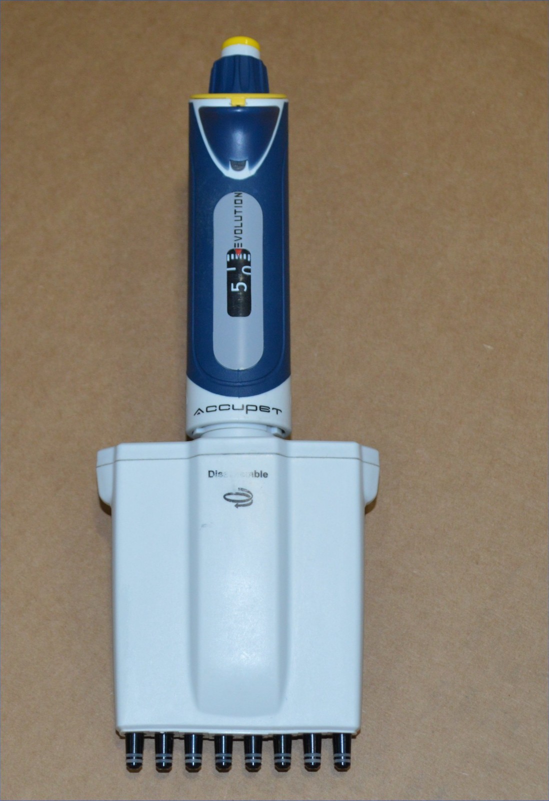 ACCUPET EVOLUTION 20 – 200ml Adjustable 8 Channel Pipette