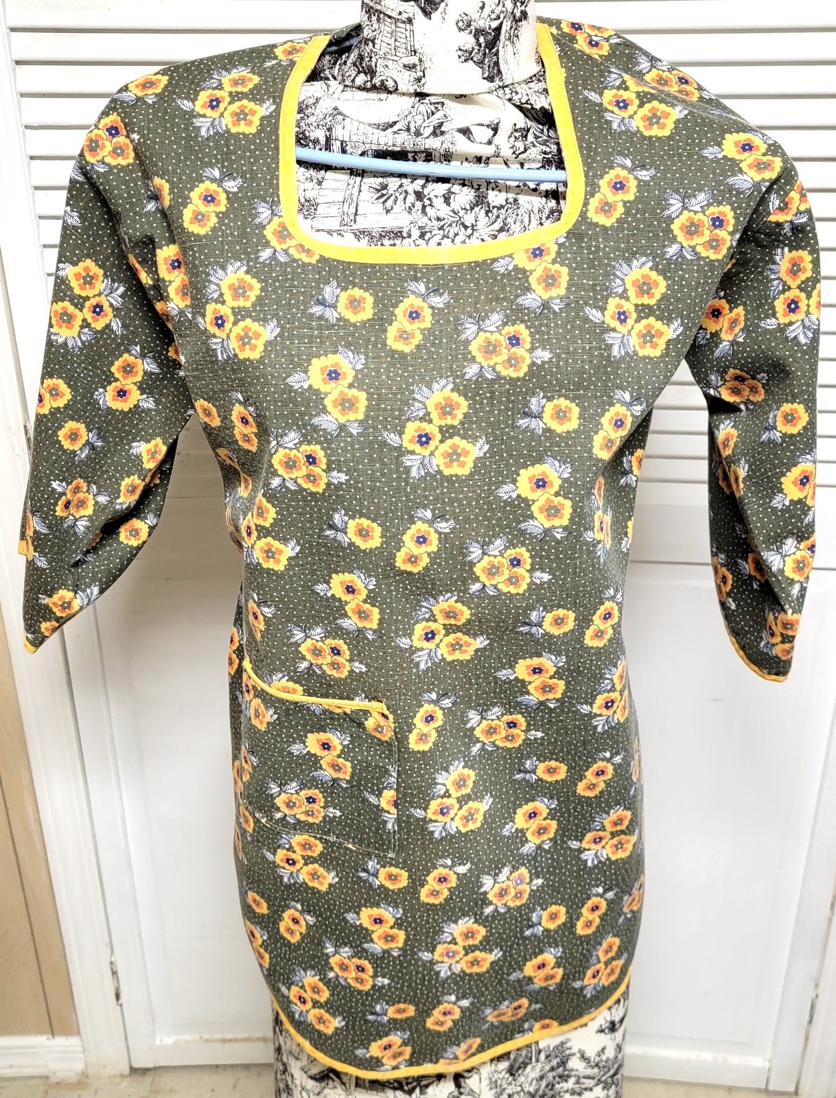 Classic Homemade Full Apron Women Green Yellow Floral 3/4 Sleeve Back Tie