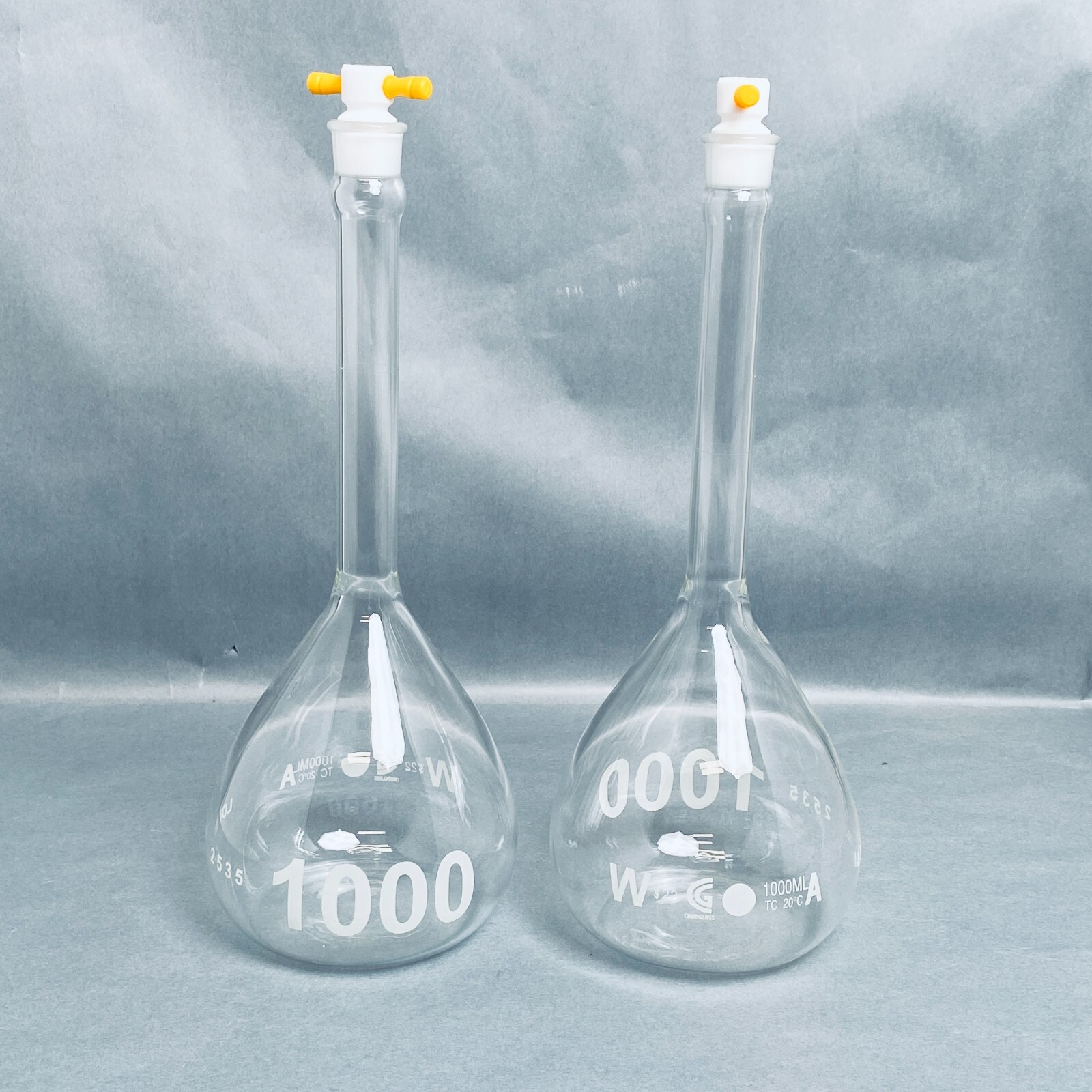 Chemglass Volumetric Flask 1000 ml Grade A with PTFE Stopper Total of 2 Flasks