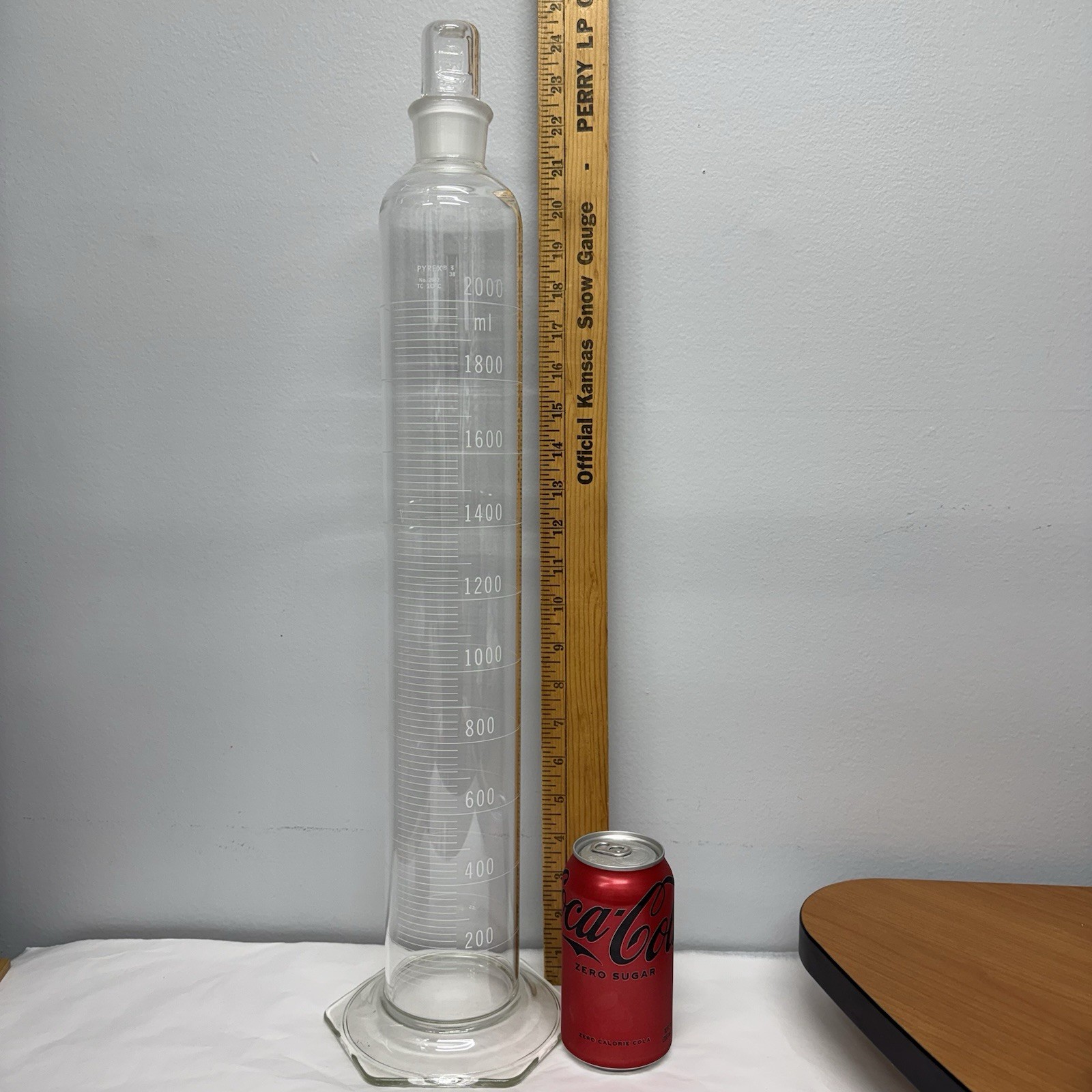 PYREX Glass 2000 ml Graduated Measuring Cylinder w/Stopper #2982 TC 20°C Lab