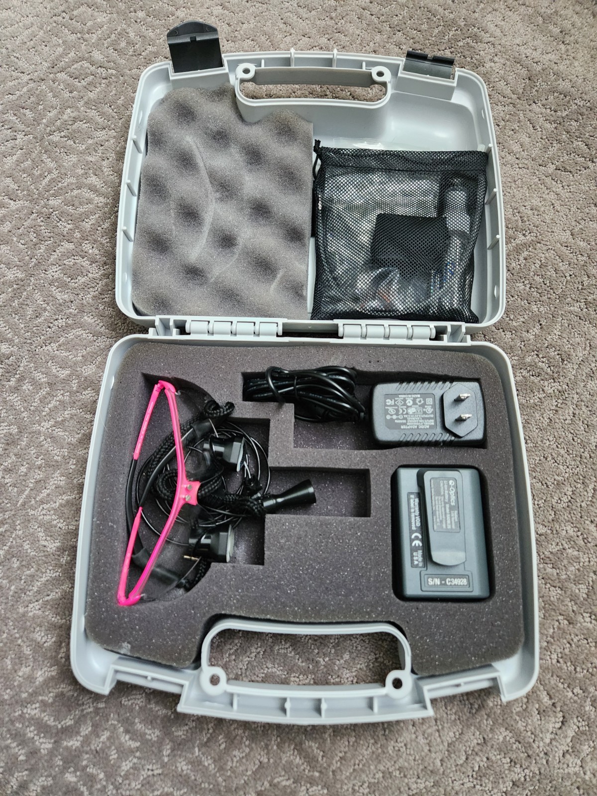 Q-Optics Dental Loupes with Rechargeable Light – F-2.5x Eclipse in Hot Pink