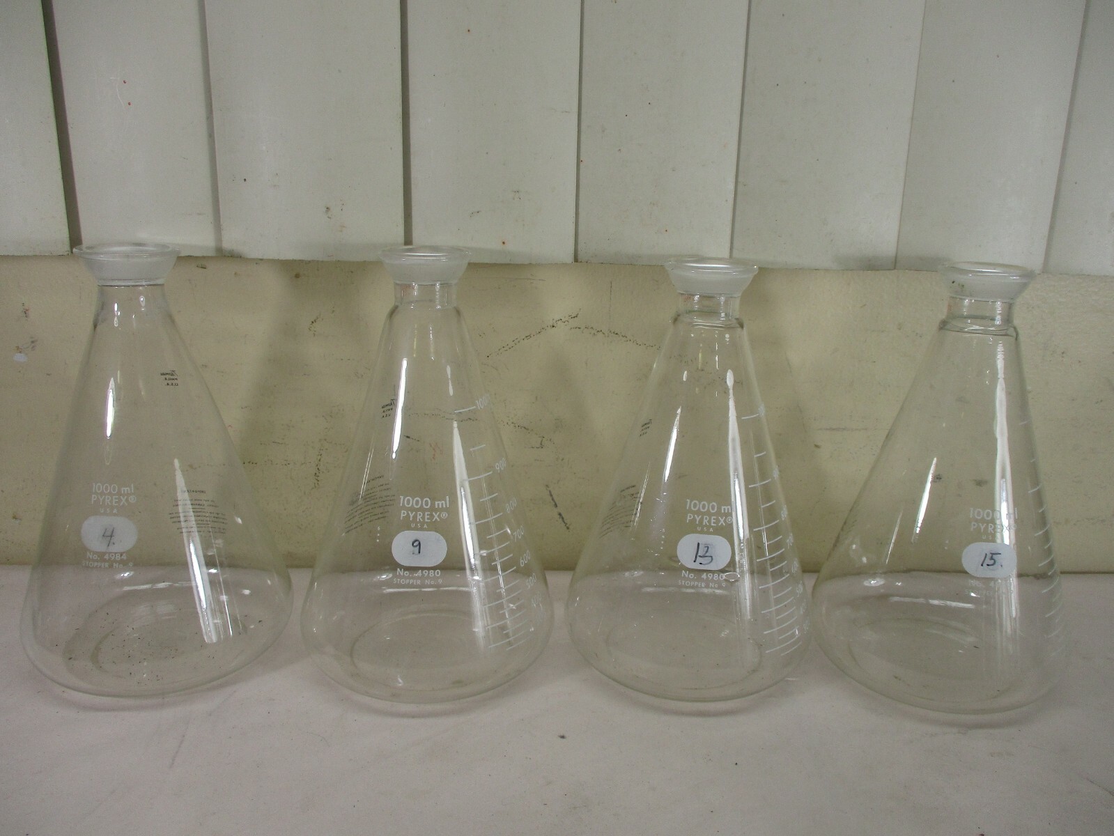 27 Thomas Pyrex Glass Erlenmeyer Flask Beakers & Clamps Lot 1000,250,125 ml (A)