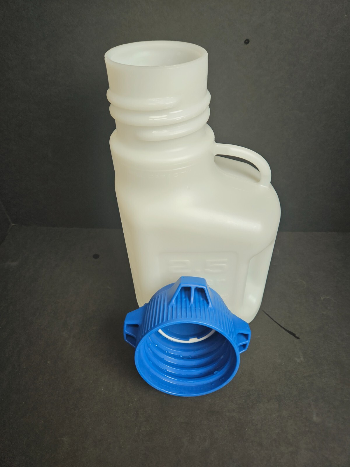 VWR Carboy HDPE 2.5 L with Screw Cap