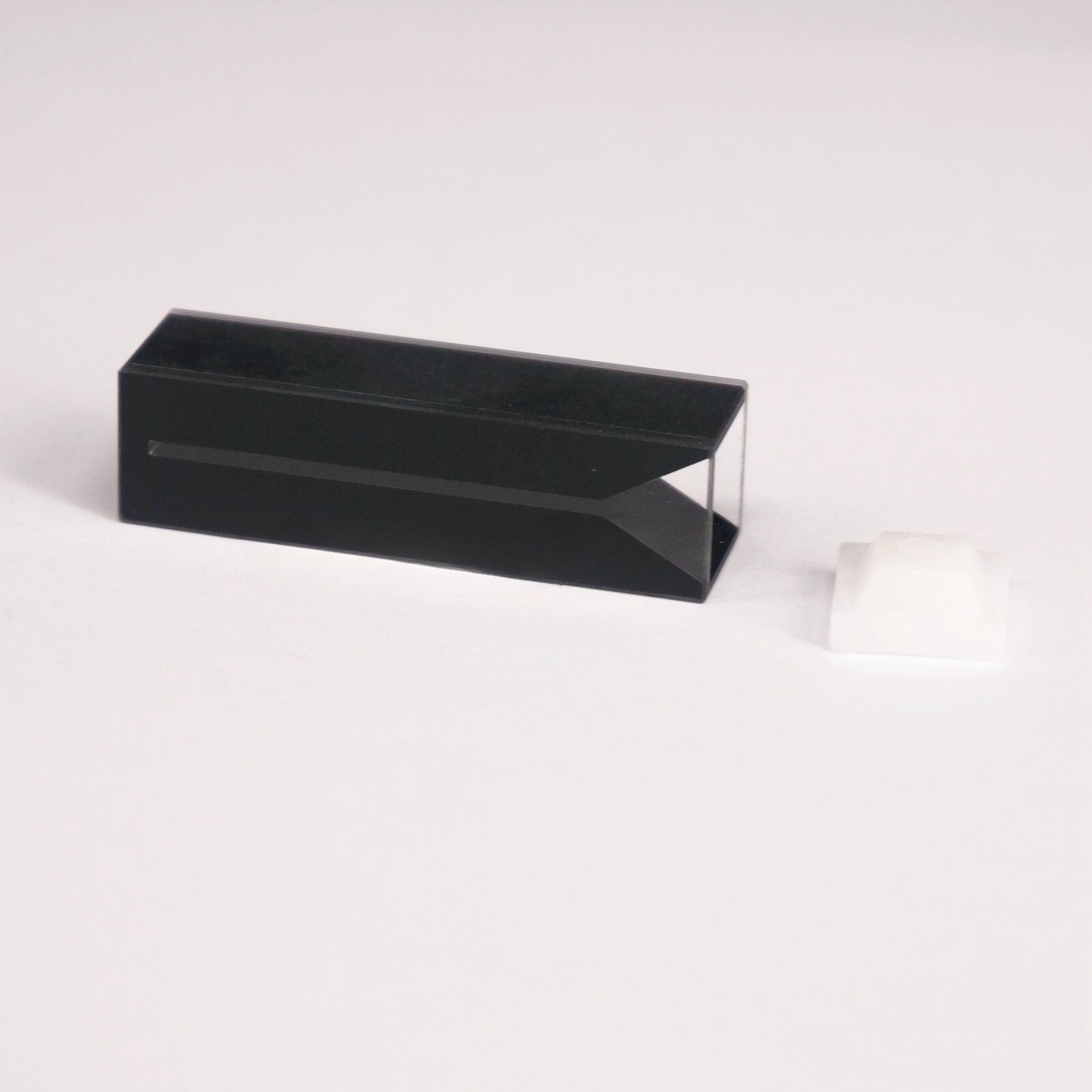 350ul 1mm Inside Width Micro JGS1 Quartz Cuvette Cell With Black Walls And Lid