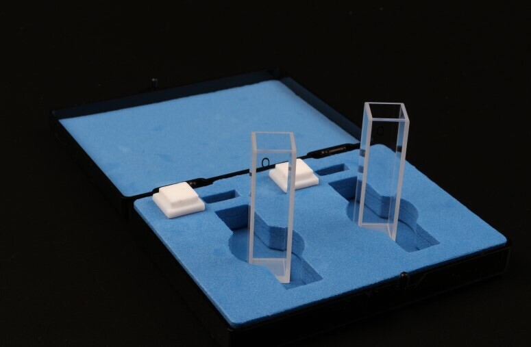 10mm Fused Quartz Cuvette Lab Optical Spectroscopic UV&Teflon Lid 4 Window sigle