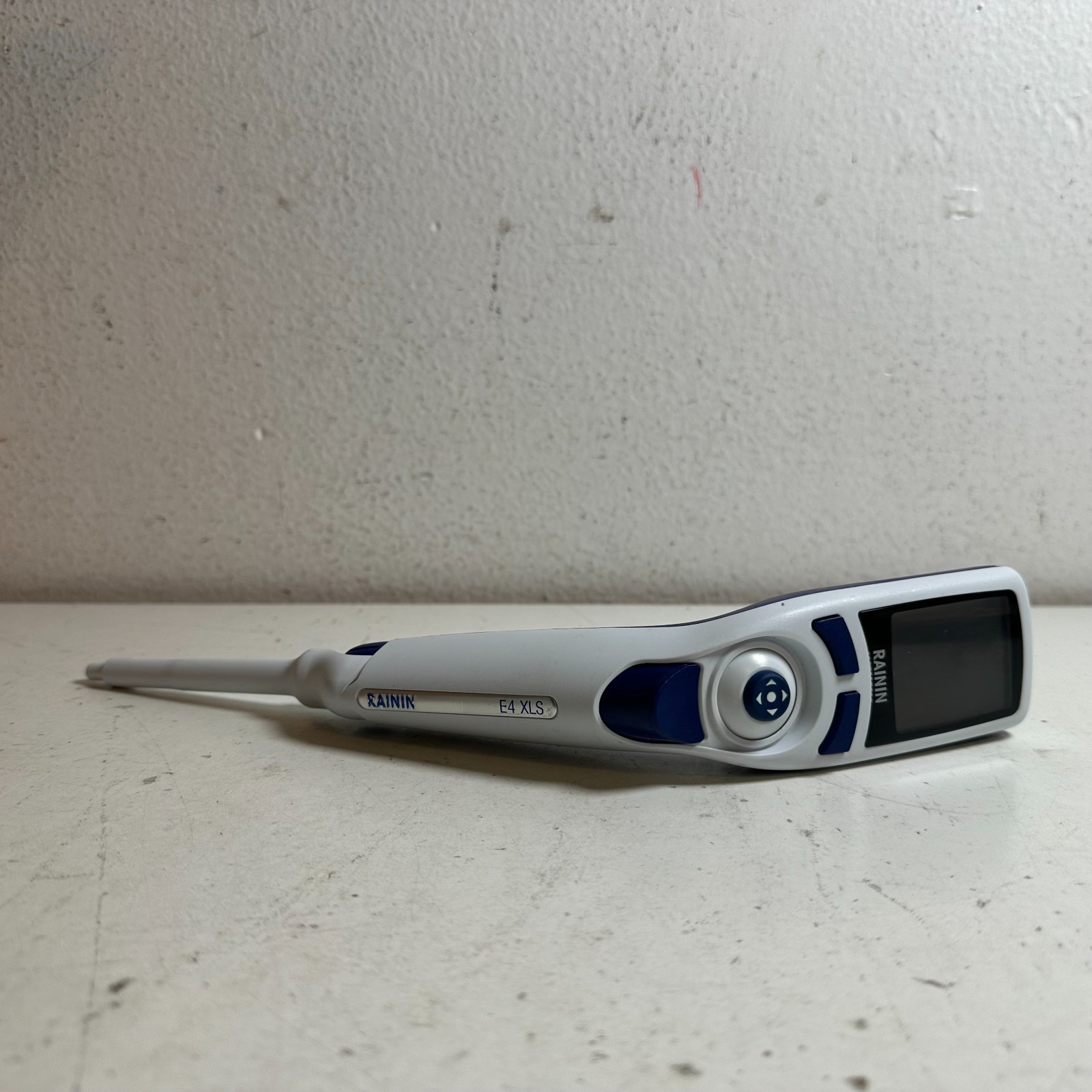 Rainin E4 XLS Blue White 20-200 µL LTS Digital Display Single-Channel Pipette