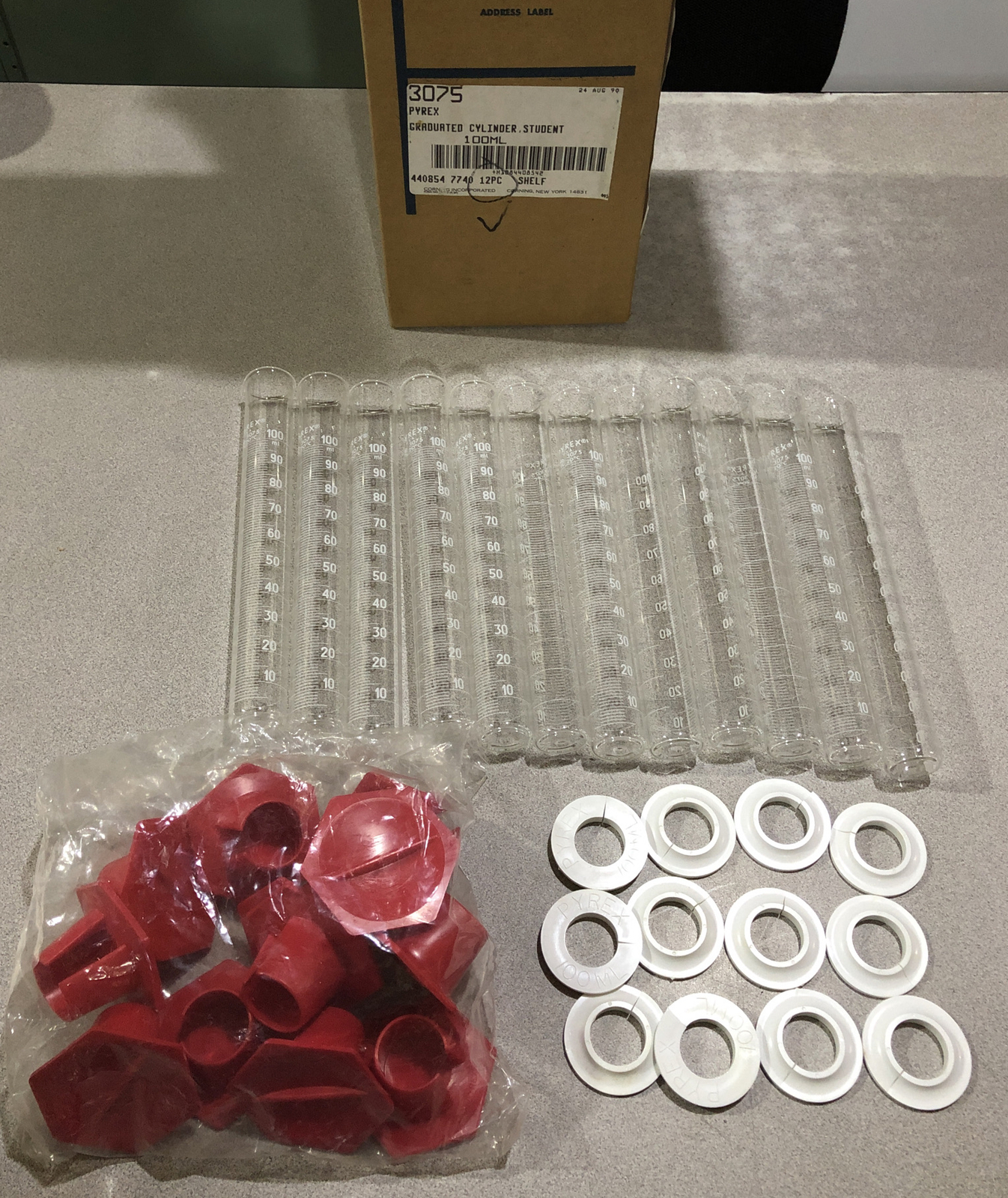 (CASE OF 12) PYREX Corning Glass 100 mL Graduated Cylinder Hex Base Bumper 3075