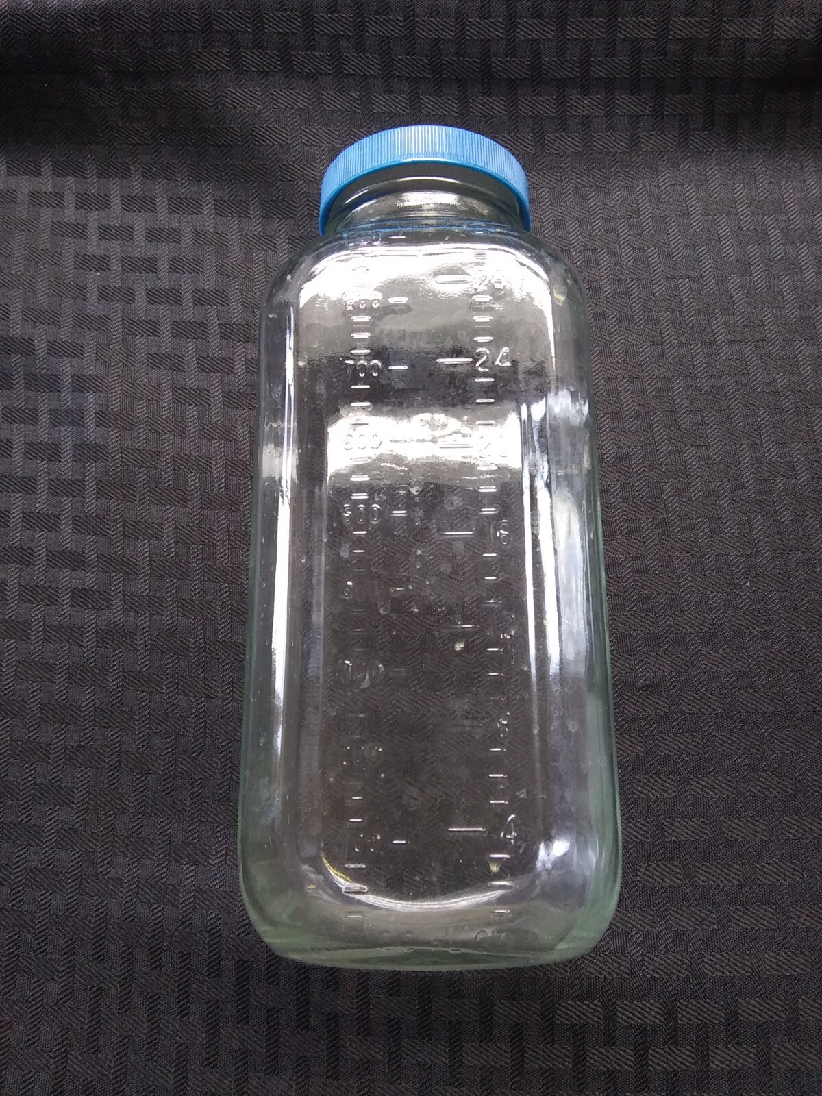Laboratory Glass 32oz 960mL Graduated French Square Bottle Jar Plastic Screw Cap