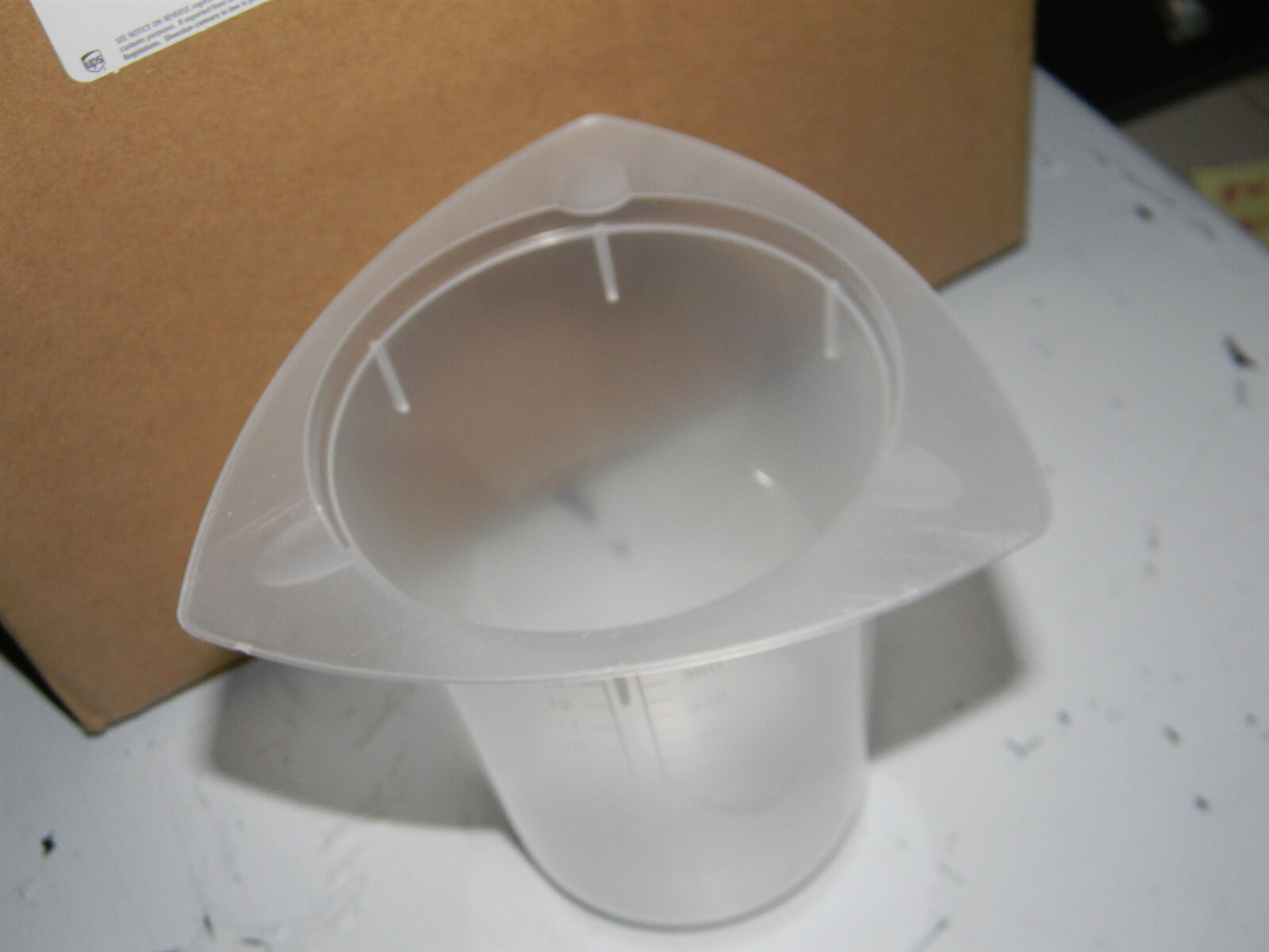 Globe Scientific 3643 Polypropylene Tri-Corner Beaker Graduated 400ml Cap. (100)